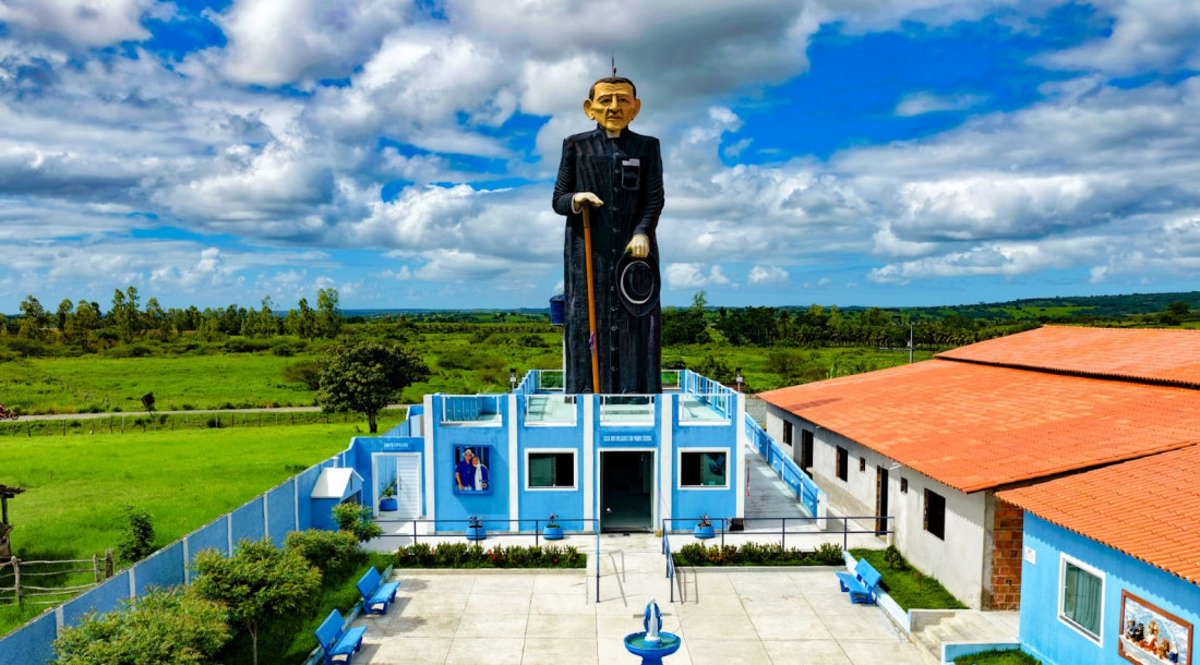 A estátua de Padre Cícero faz parte do Complexo Filantrópico e Turístico do Instituto São Pelegrino / Foto: ISP