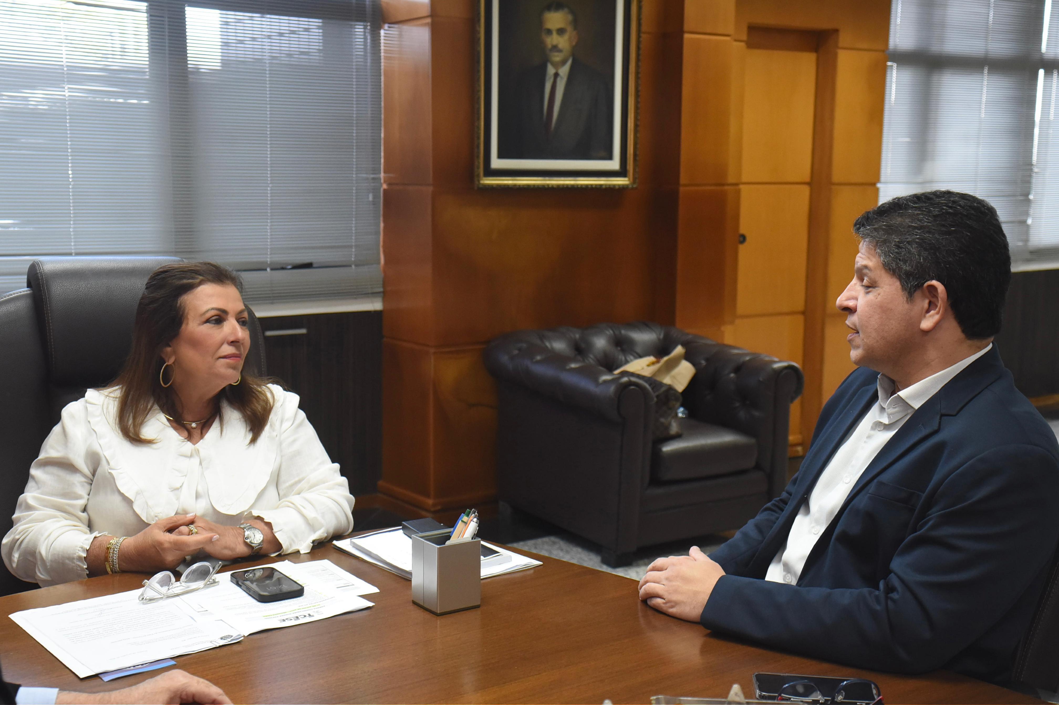 Presidente da Emgetis, Bráulio Abreu, e presidente do TCE-SE, Susana Azevedo