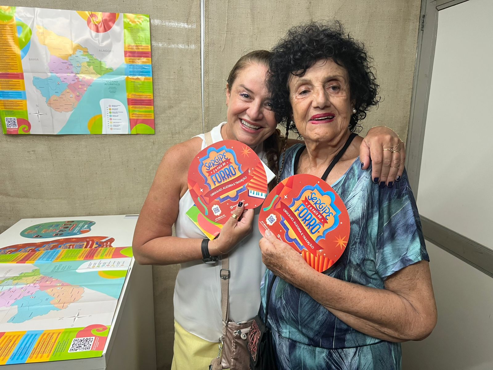 A médica Mônica Barreto e a mãe dela, Dona Mariza Del Cistia, se mostraram felizes por conhecer Sergipe e parabenizaram o governo pela Casa do Turista / Foto: Autimira Menezes/Setur