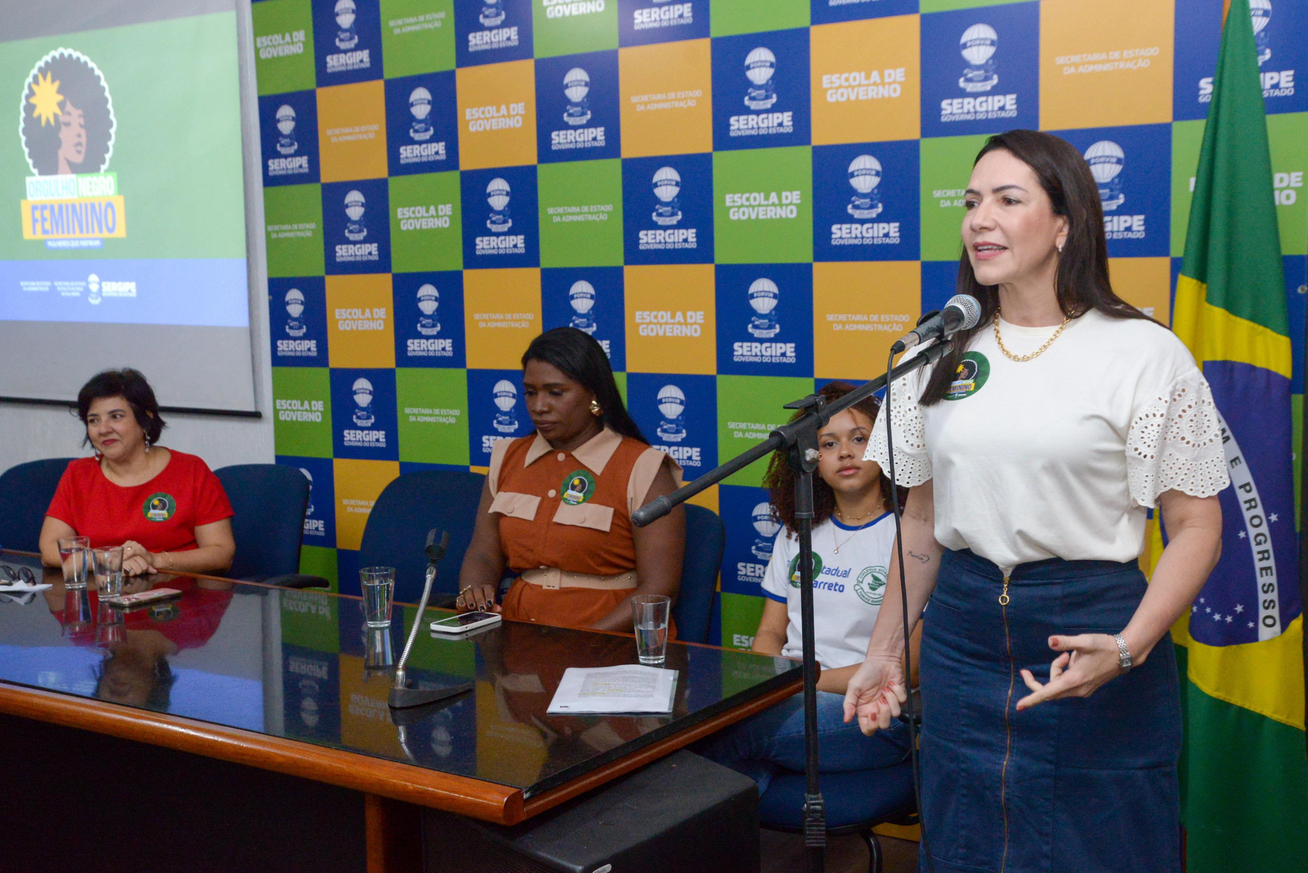 Secretária de Estado de Políticas para as Mulheres, Danielle Garcia, durante evento