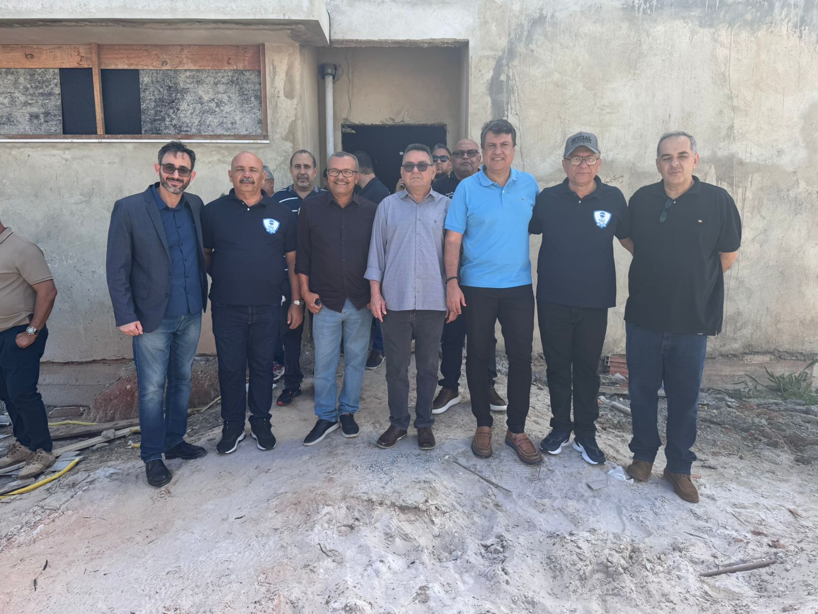 Servidores e autoridades estaduais e municipais acompanharam andamento da obra