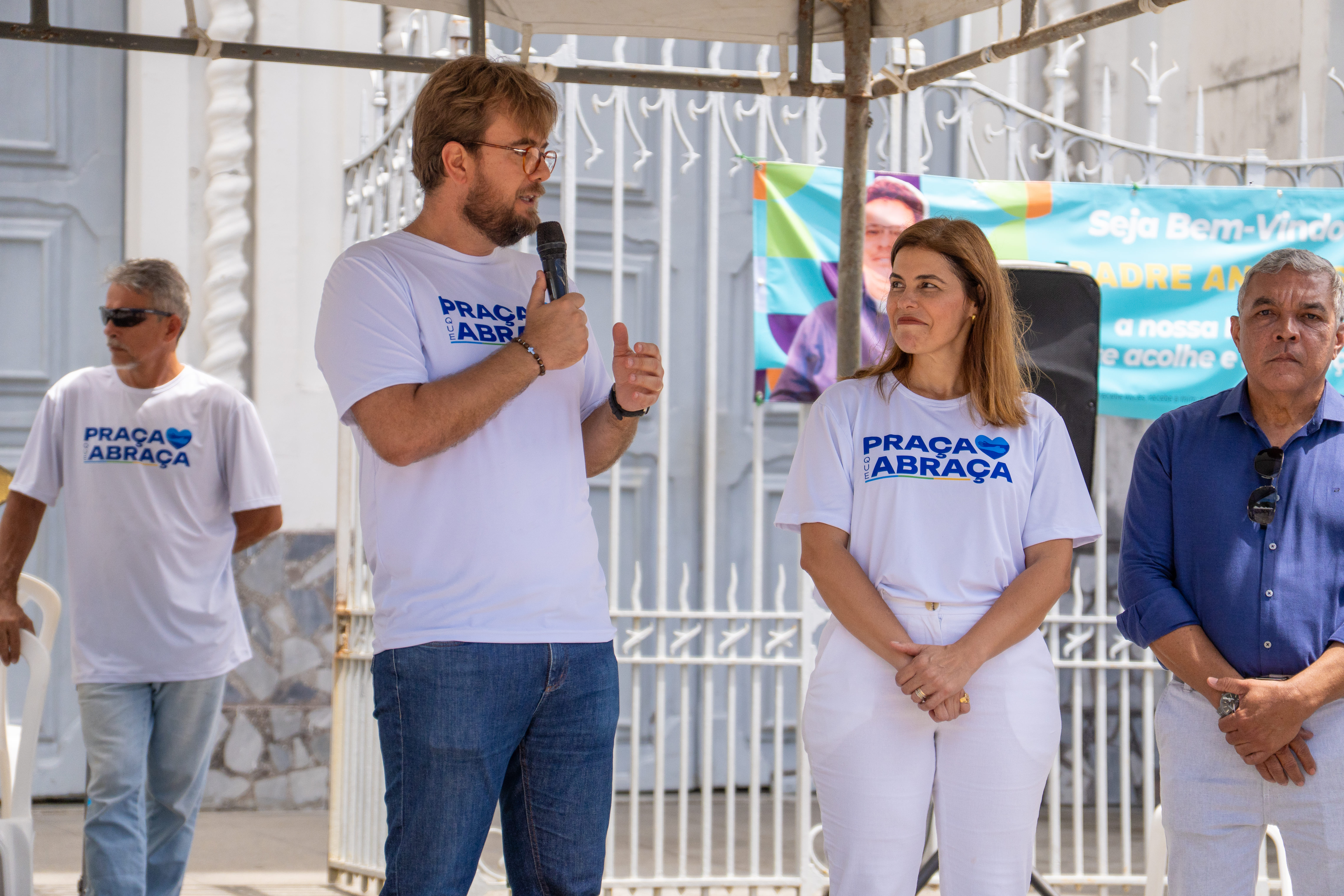 Secretário de Estado do Trabalho, Emprego e Empreendedorismo, Jorge Teles, e a secretária de Estado da Assistência Social, Inclusão e Cidadania, Érica Mitidieri