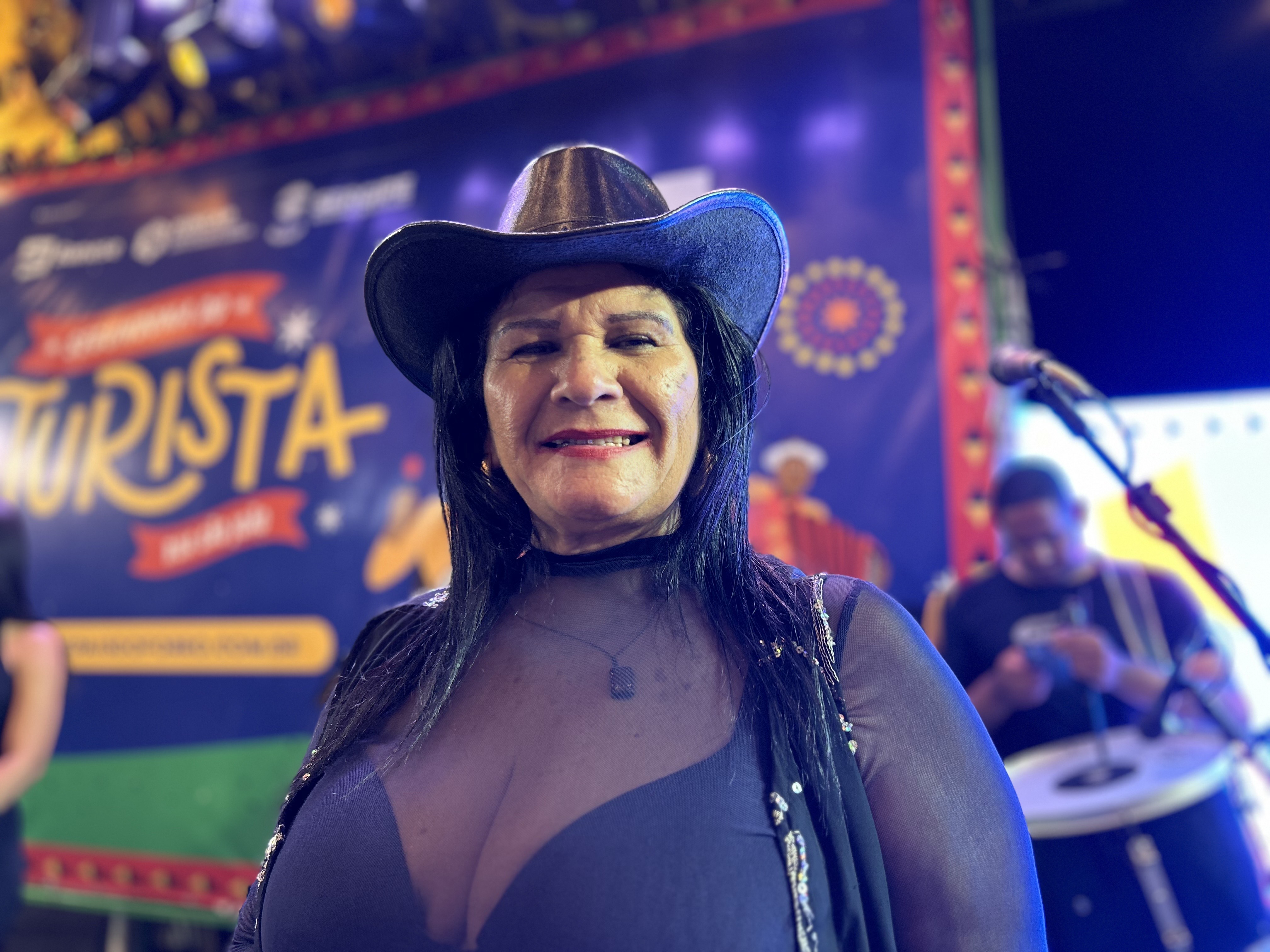 Cantora Karmen Correia