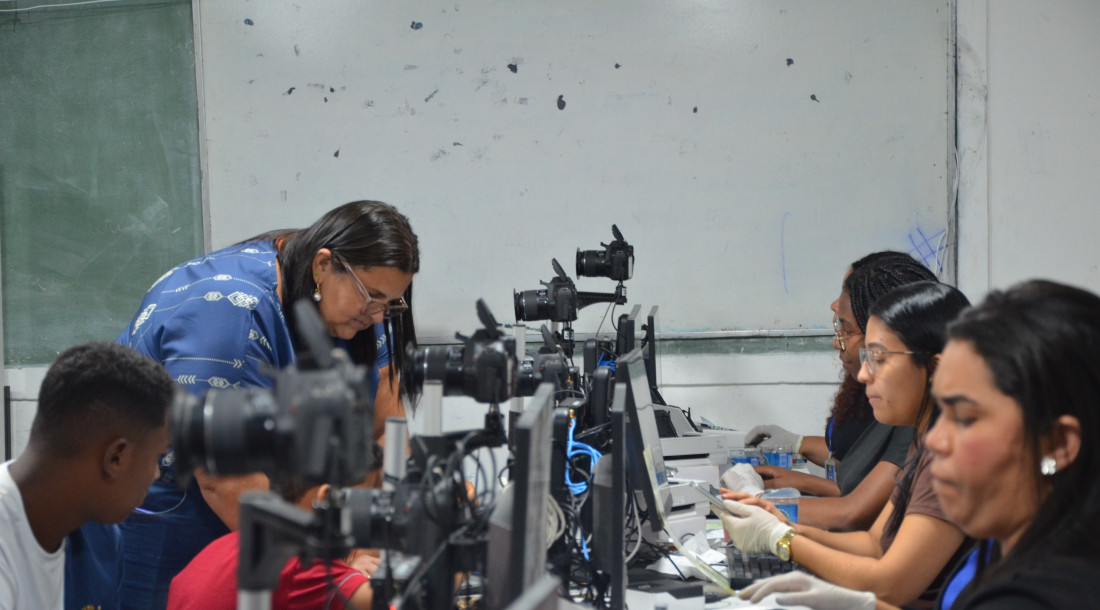 Durante cada edição, o serviço realiza a coleta de biometria e foto diretamente nas cidades contempladas / Fotos: Ascom/Secc
