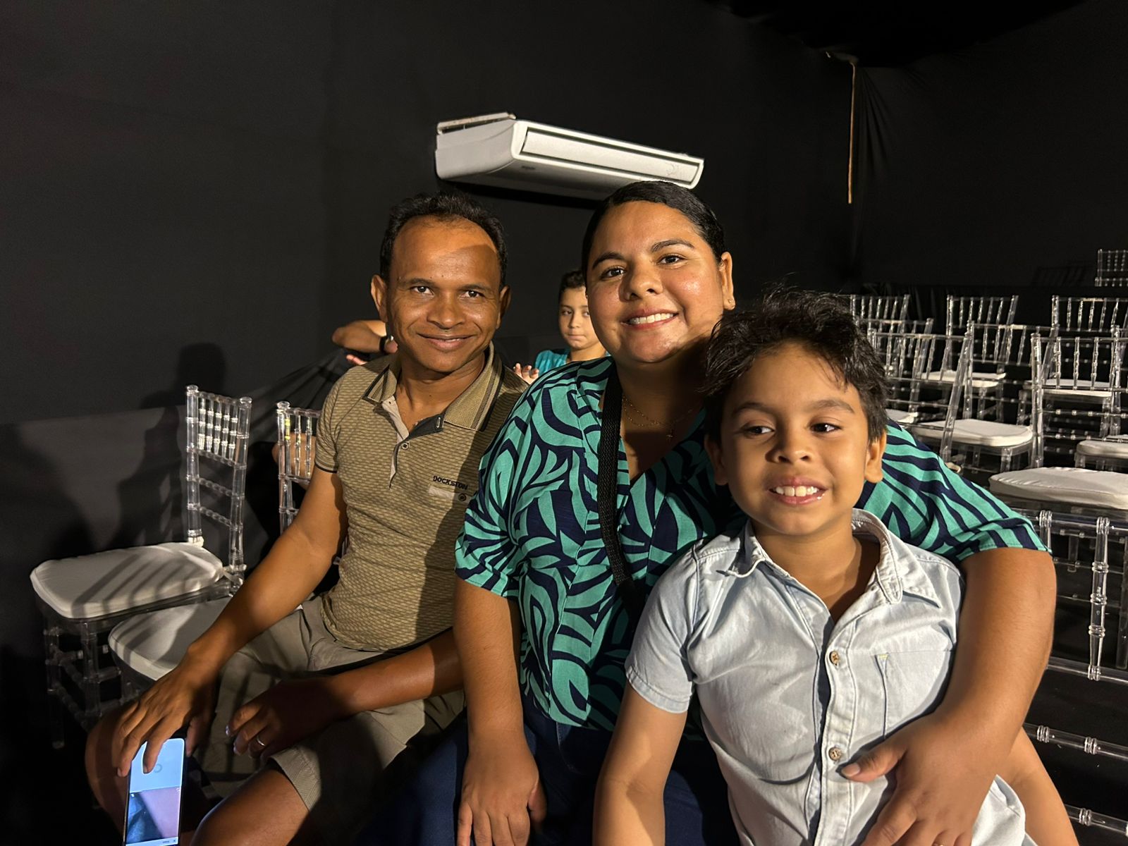 Raimundo e Laíse Cassiano e o filho Rian, de nove anos, aproveitaram o primeiro fim da Vila | Fotos: Laura Marcelino