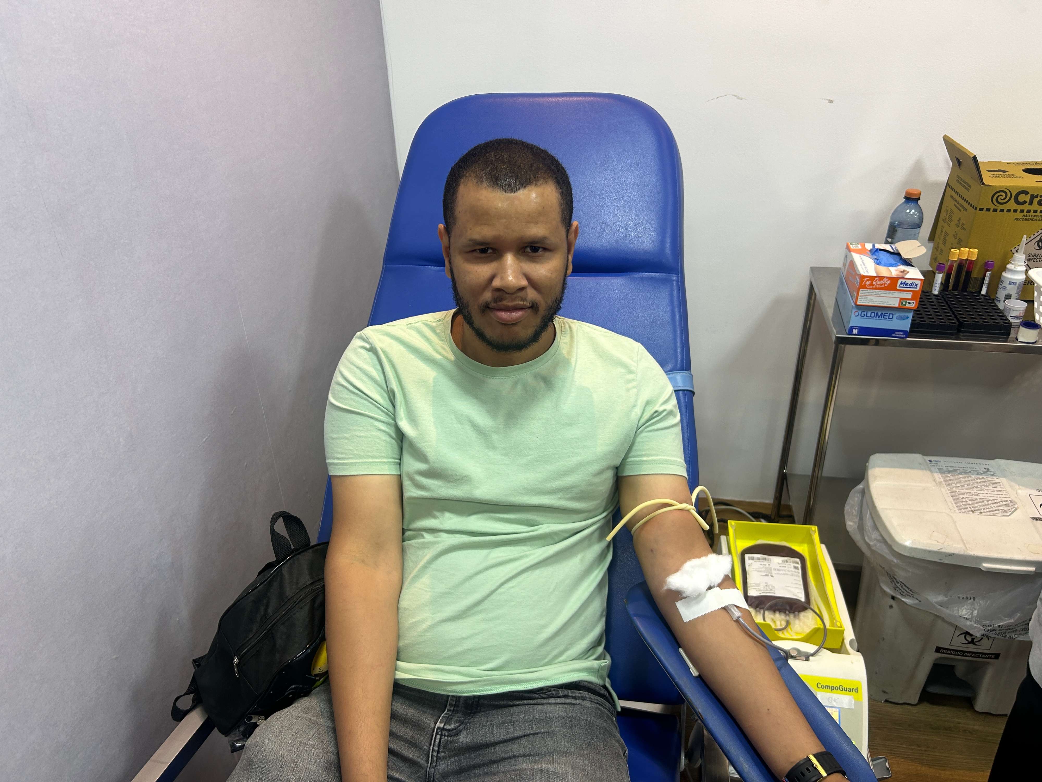 O servidor público Edmax Lima dos Santos decidiu doar pela primeira vez ao saber da ação