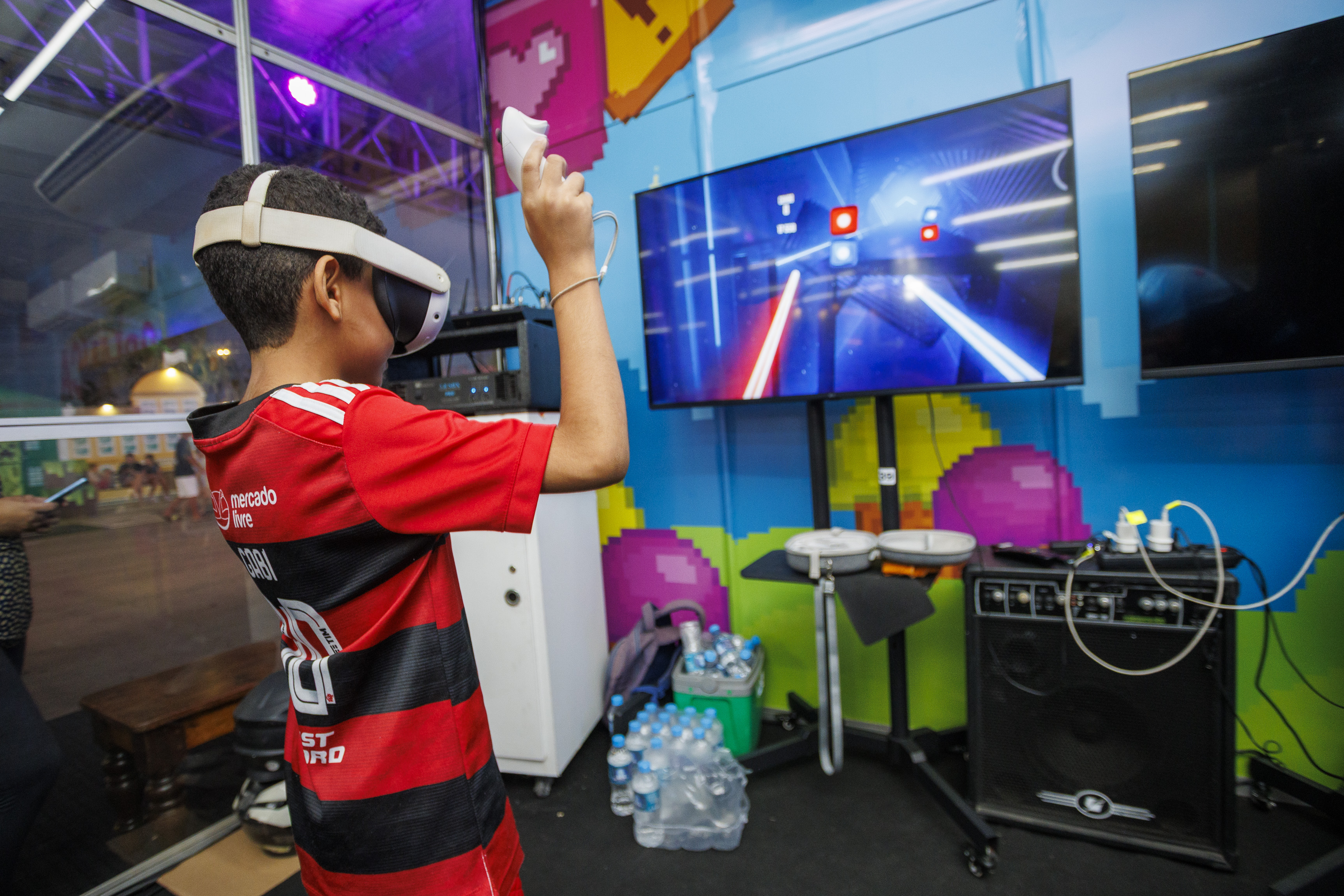 Videogames de realidade aumentada também fazem parte da experiência / Foto: Igor Matias