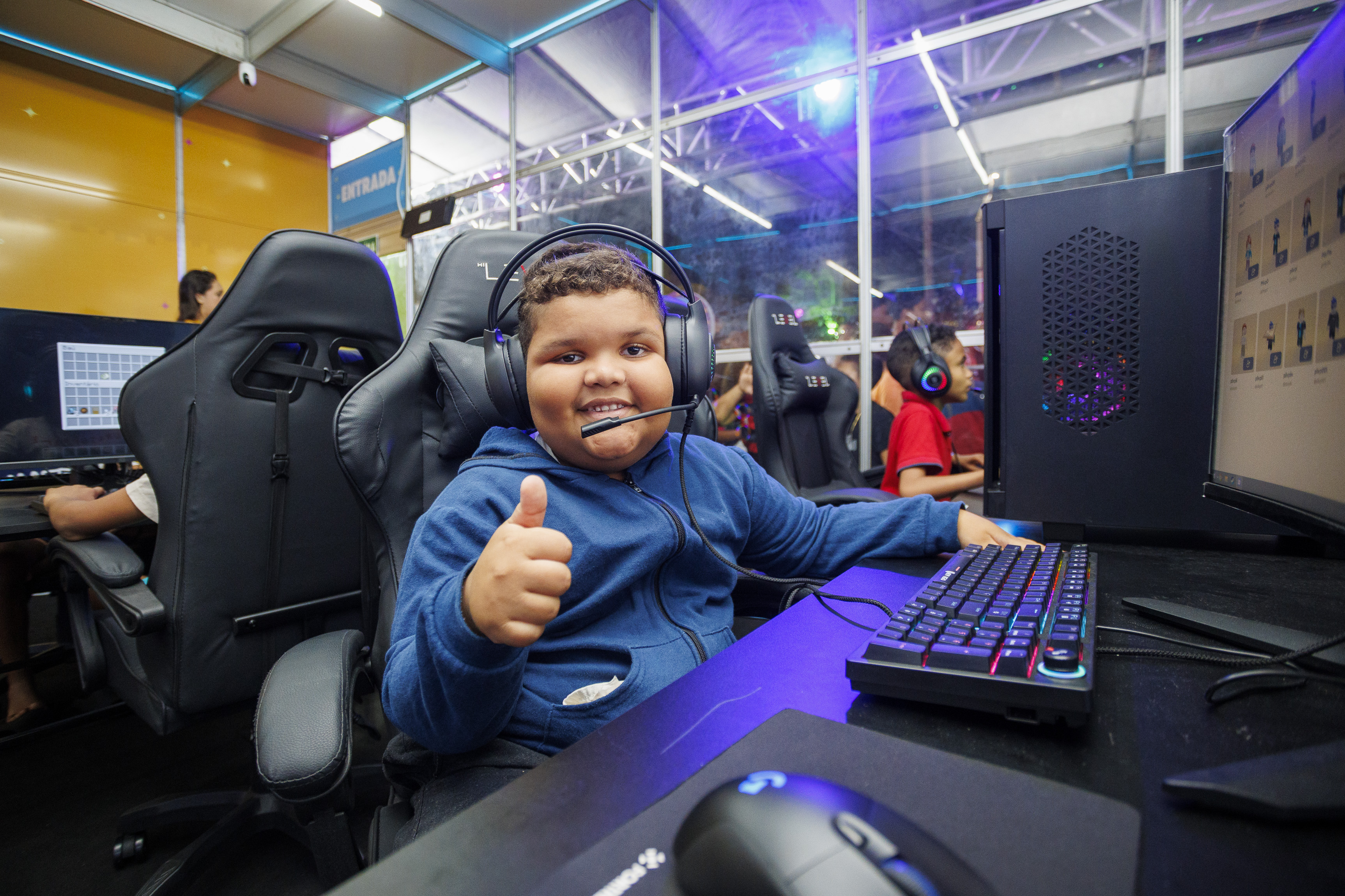 André Lucca, de apenas 7 anos, foi à Vila para brincar na Arena Gamer / Foto: Igor Matias
