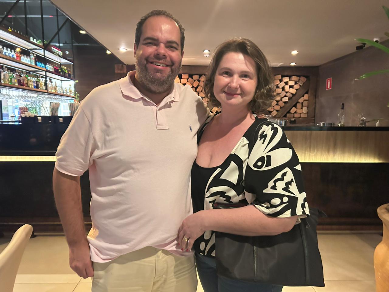 O casal Marcelo Penido e Roberta Almeida, proprietário da agência de turismo de Belo Horizonte, elogiou a capacitação / Foto: Naime Melo