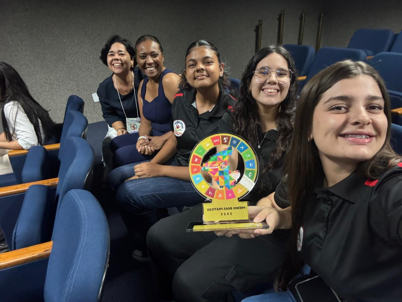 Equipe do Centro de Excelência Estadual de Educação Profissional José Figueiredo Barreto