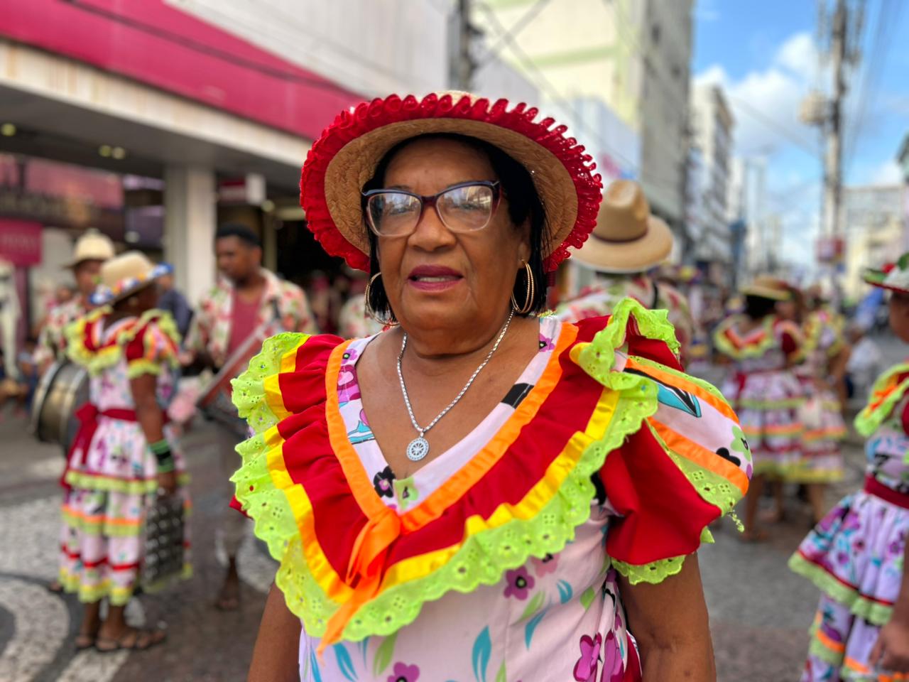 Mestra Cássia das Caceteiras ressaltou a importância de ocupar as ruas e celebrar a cultura popular como um gesto de resistência e orgulho