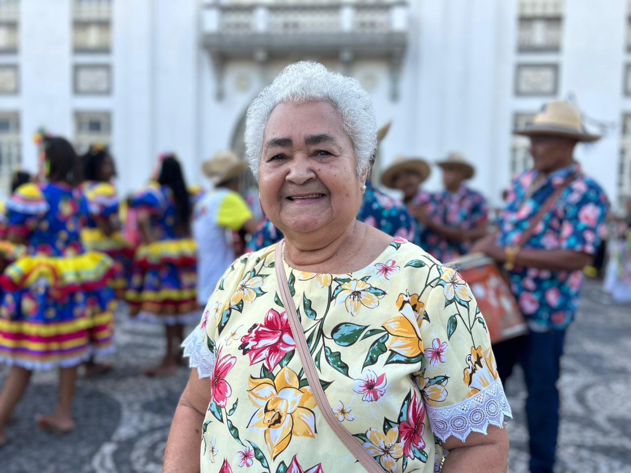 Zefinha, da tradicional Batucada Buscapé mostrou que a alegria e o amor pela cultura não têm idade