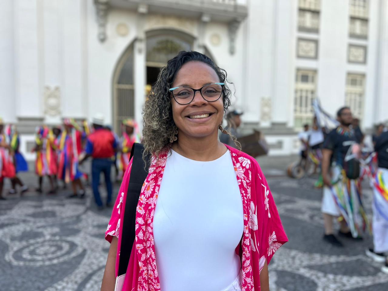 A assessora técnica da Funcap, Grazzy Coutinho, destacou a importância do cortejo como forma de fortalecer o sentimento de pertencimento