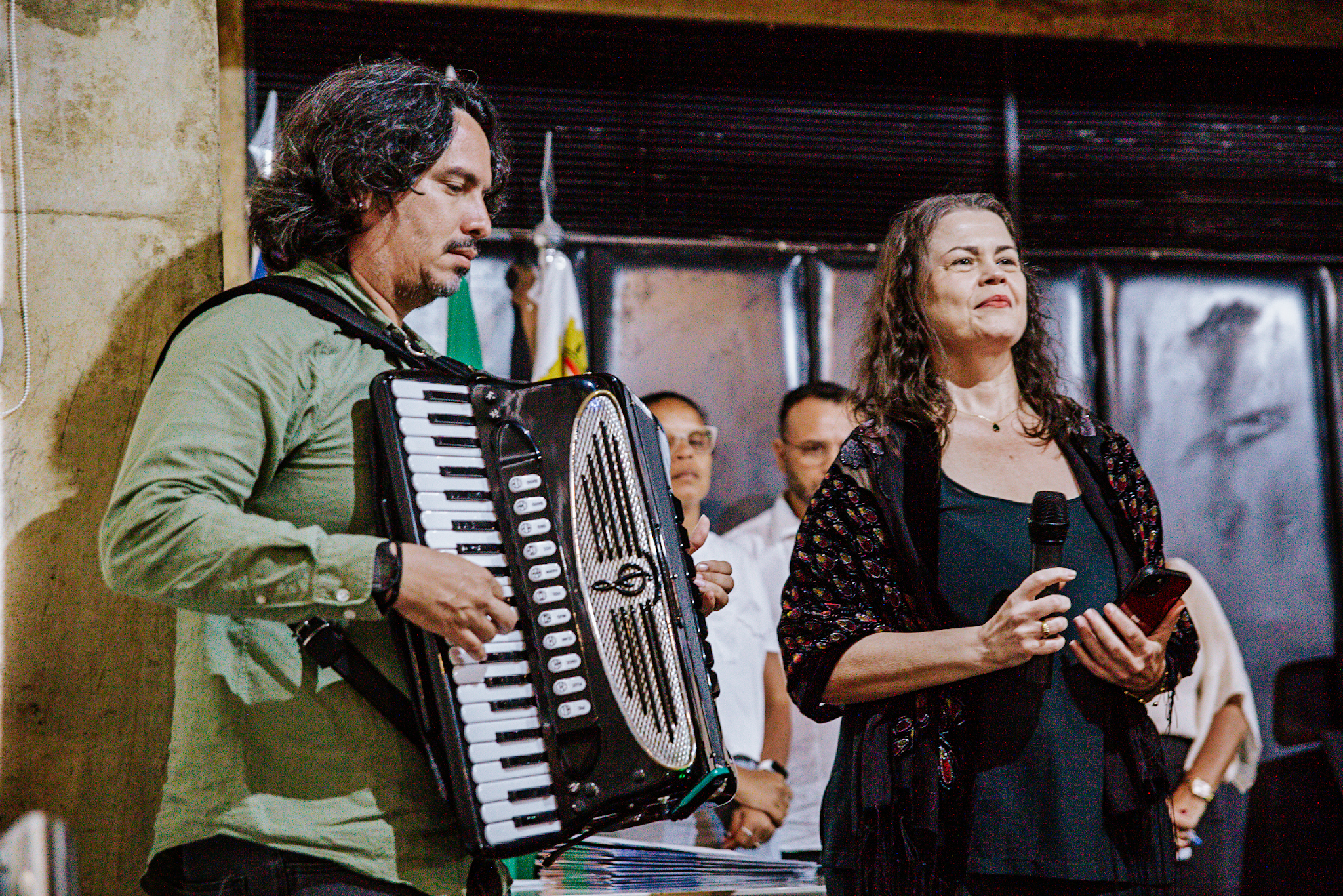 Os músicos sergipanos Lucas Campelo e Marília Teixeira fizeram a execução do Hino Nacional Brasileiro