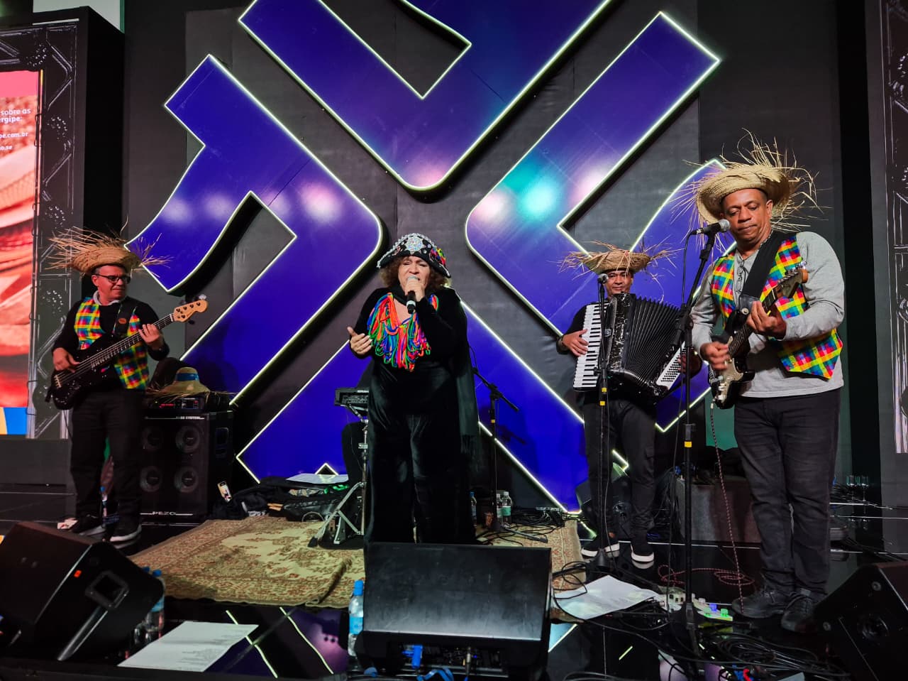 Apresentação da cantora e compositora Antônia Amorosa