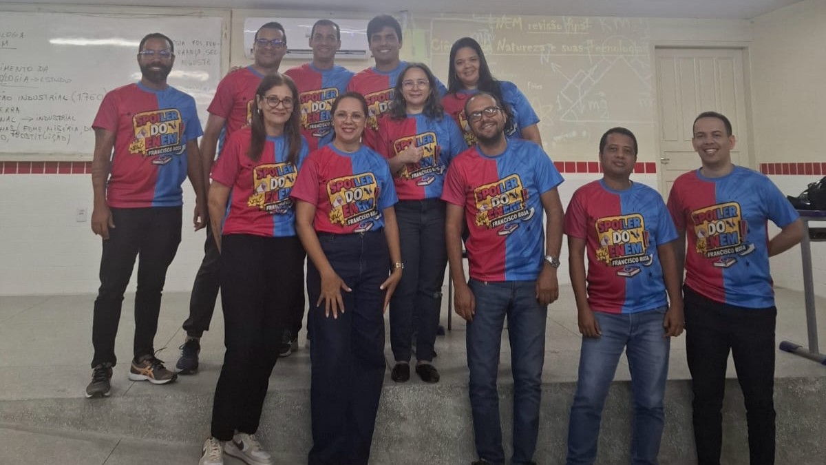 Professores e equipes diretivas do Centro de Excelência Secretário de Estado Francisco Rosa Santos realizam o projeto Spoiler do Enem