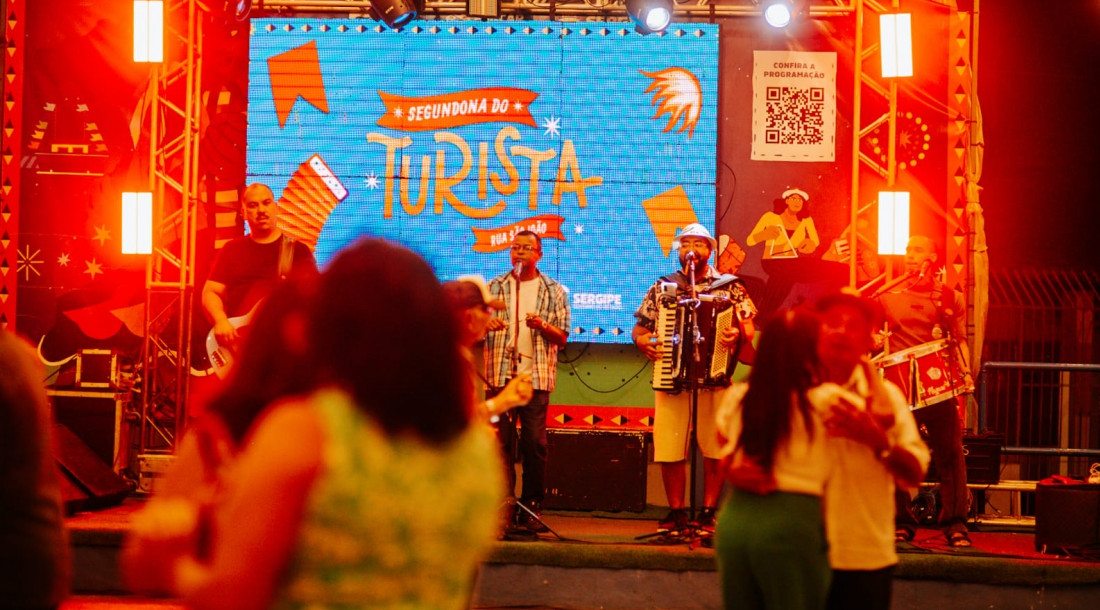 Segundona do Turista tem o objetivo de valorizar artistas sergipanos e ampliar o acesso à cultura, com apresentações quinzenais de forró e manifestações populares / Foto: Júlia Rodrigues