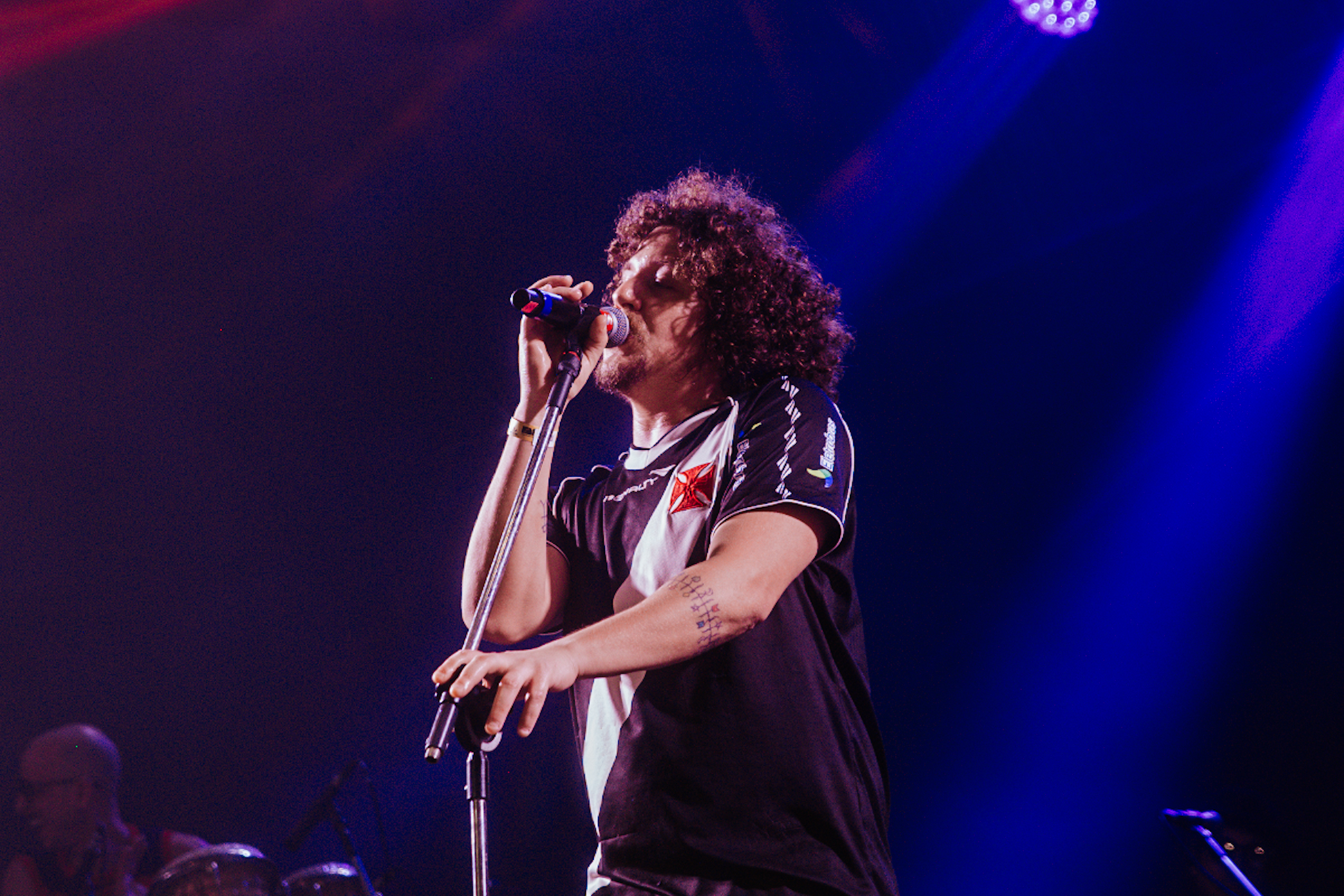 Chico Chico no palco Frei Santa Cecília / Foto: Júlia Rodrigues