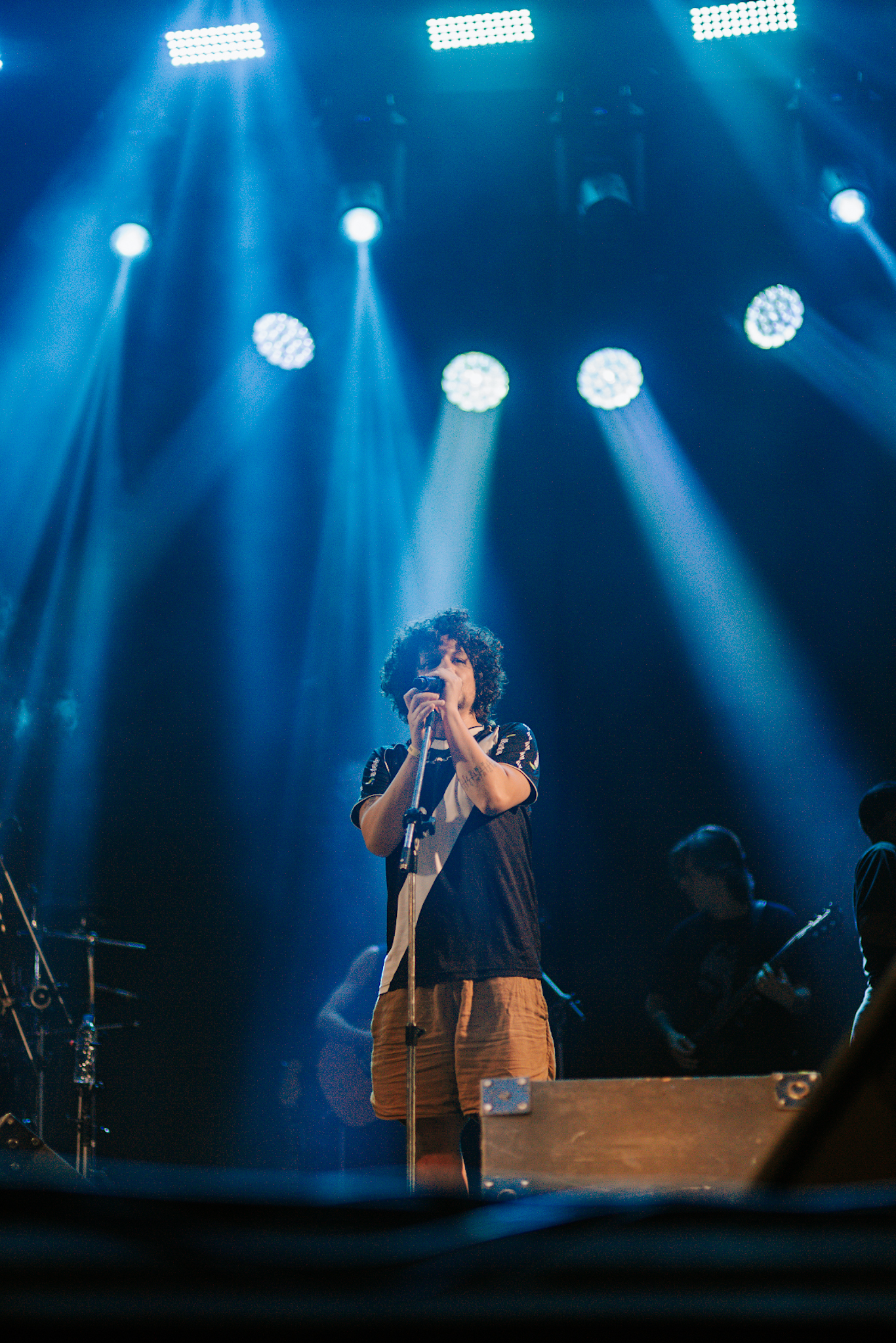 Chico Chico embalou o público com sua voz marcante e composições atemporais / Foto: Júlia Rodrigues