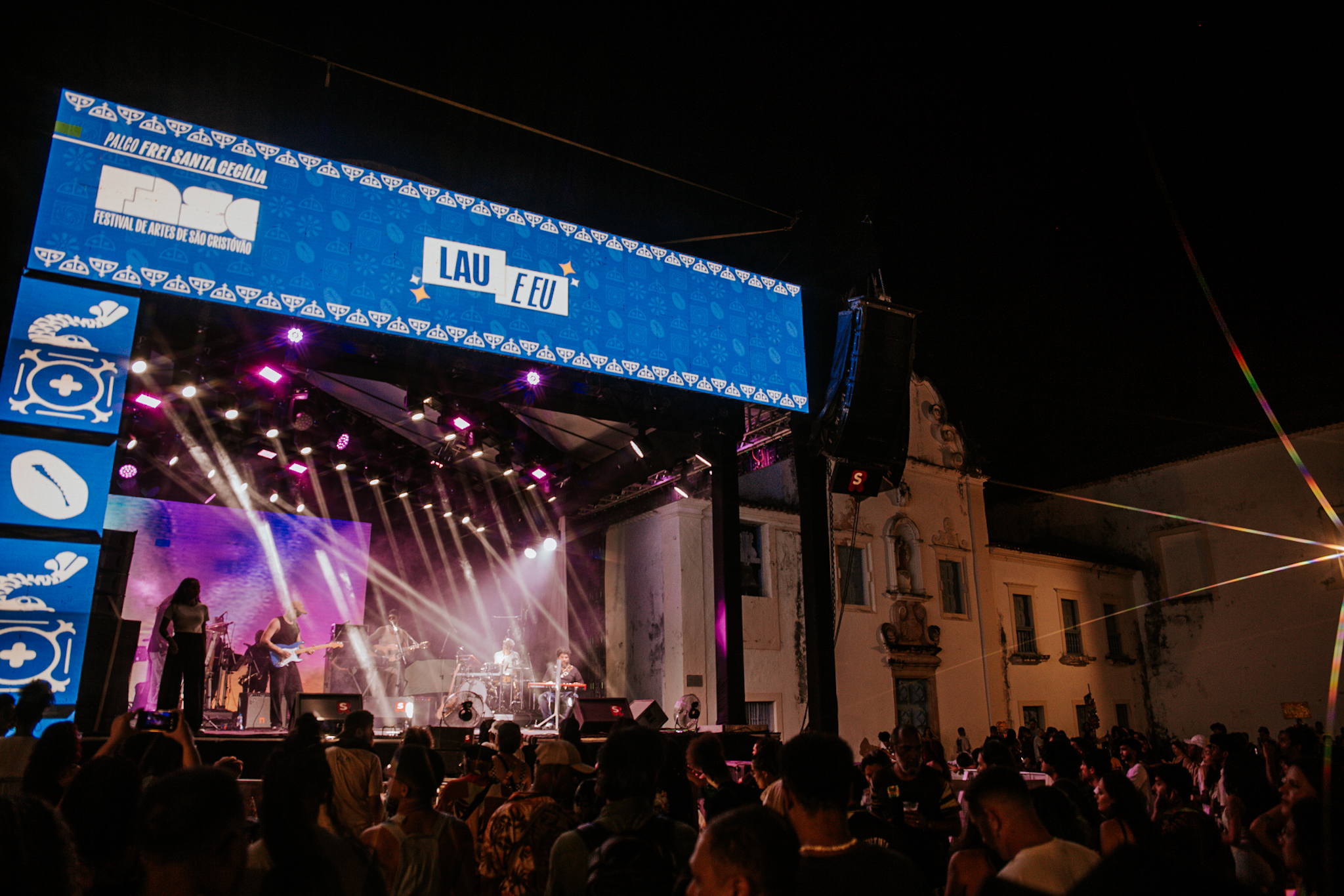 Lau e eu no palco Frei Santa Cecília / Foto: Júlia Rodrigues