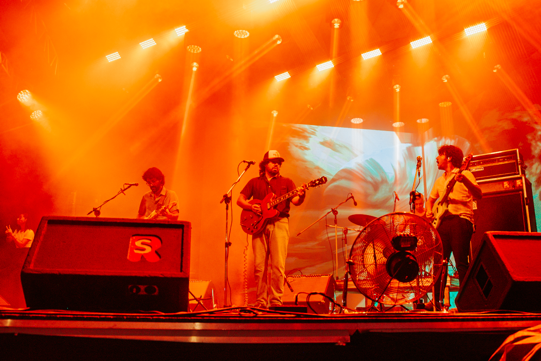 Maglore aqueceu o Largo do Carmo no palco Frei Santa Cecília / Foto: Júlia Rodrigues