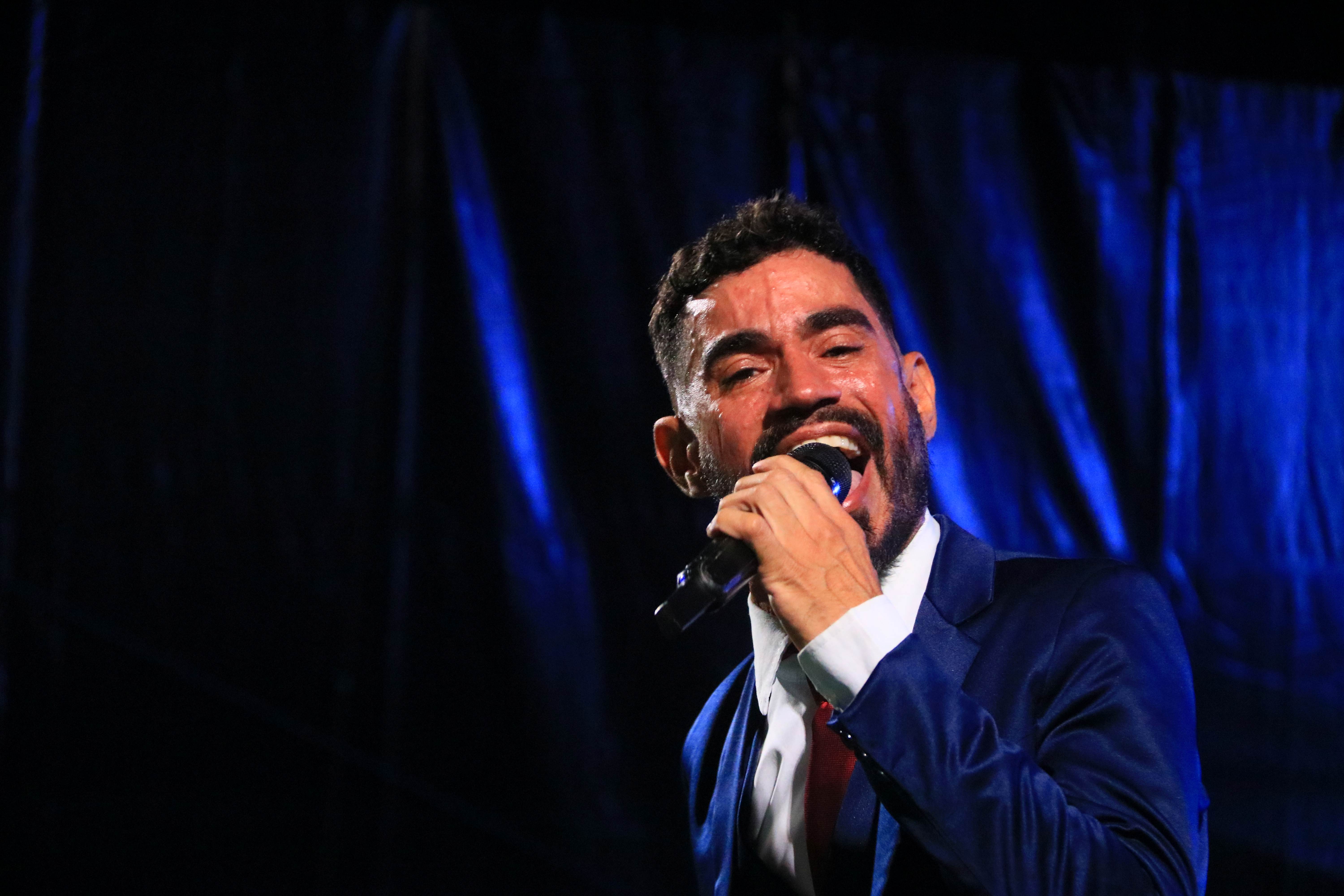 Professor Fabiano Oliveira, idealizador da Vitrine Literária