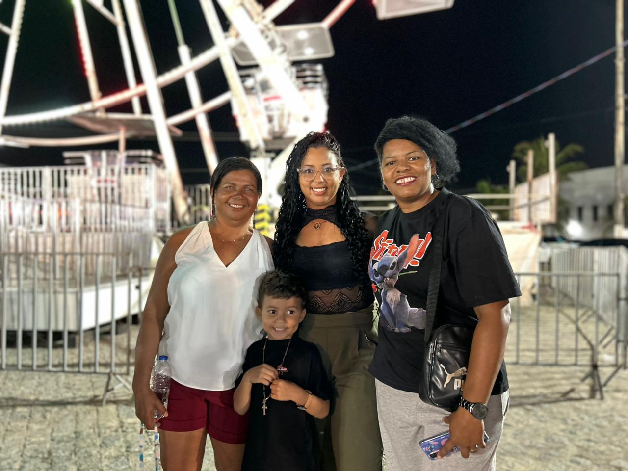 Andrea Mutamba trouxe toda a família para aproveitar a noite na Vila do Natal e destacou o quanto o espaço superou as expectativas