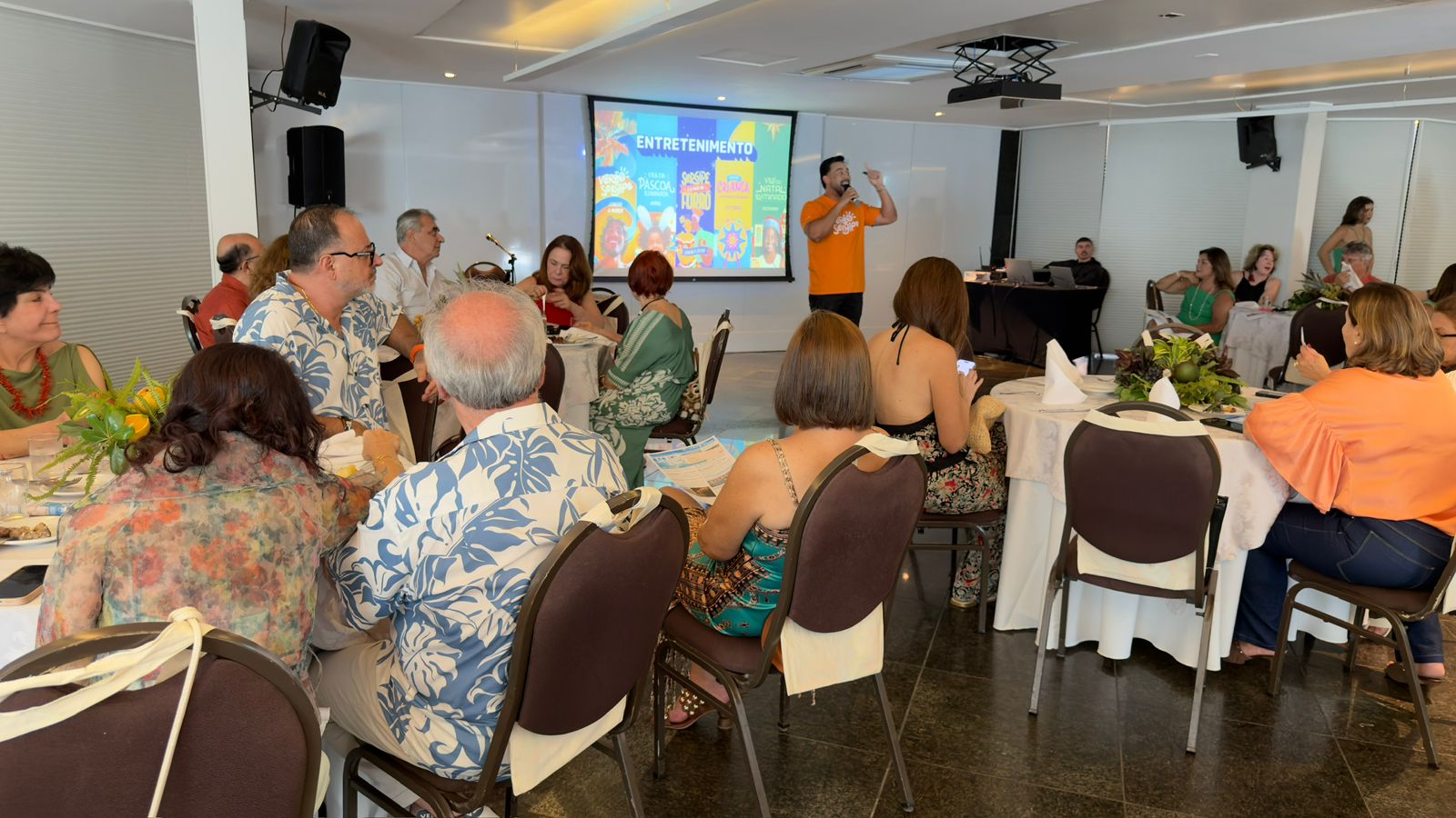 Kaio Ramon, da equipe Setur, apresentou inúmeros atrativos e a experiência completas que Sergipe tem a oferecer / Foto: Marcos Pako/Setur