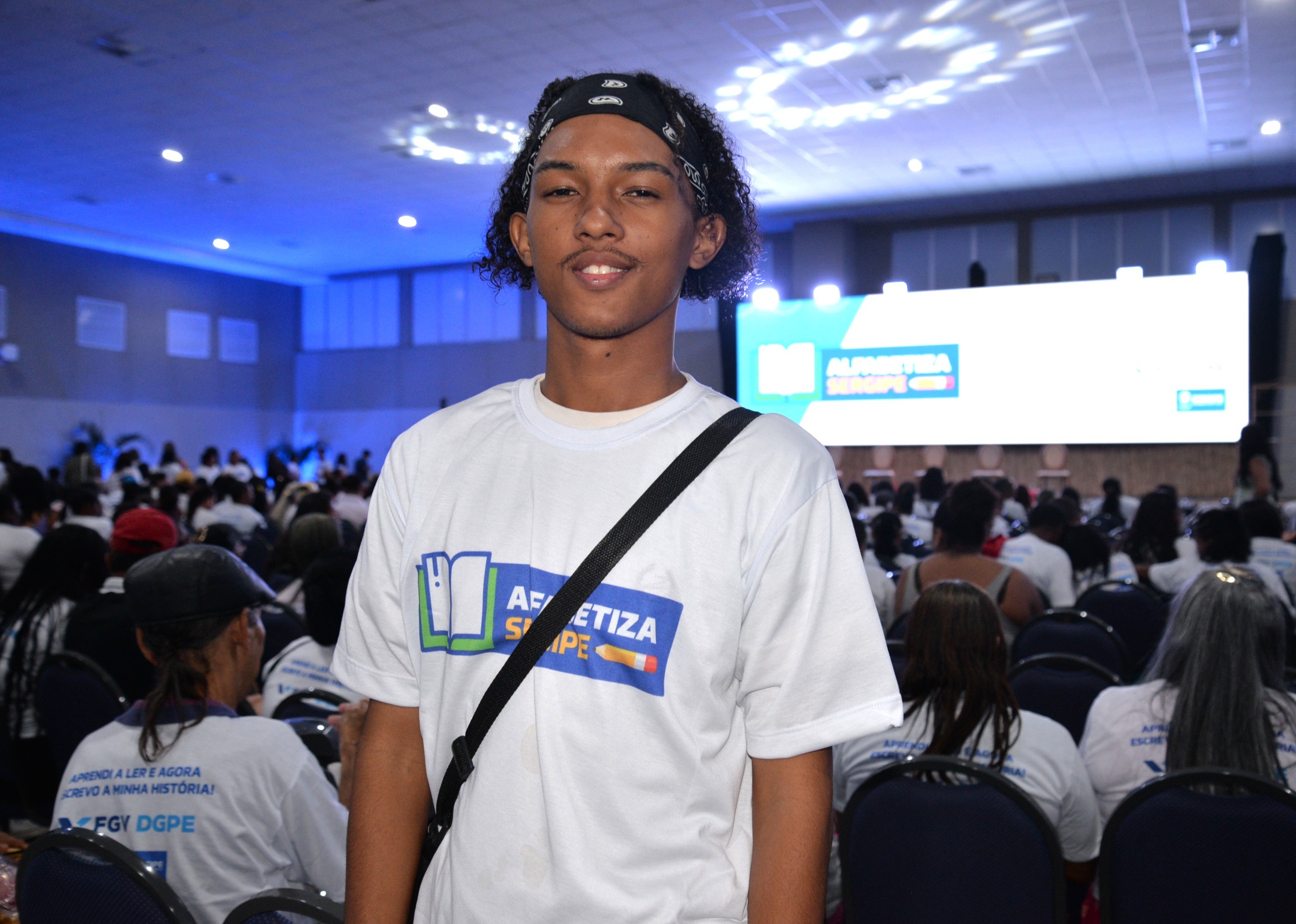 Carlos Henrique passou a escrever o nome completo e a ler