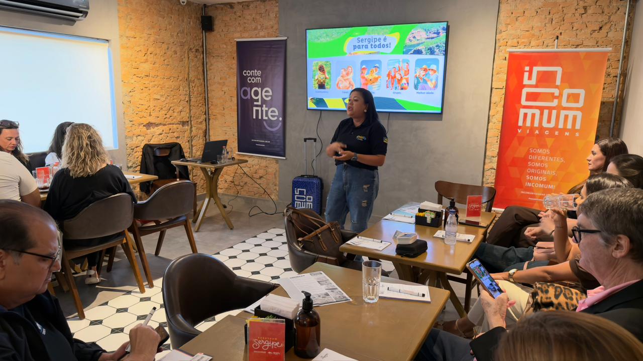 Naime Melo, representante da ABIH/SE, ministrou as capacitações para os profissionais do turismo / Foto: Marcos Pako/Setur