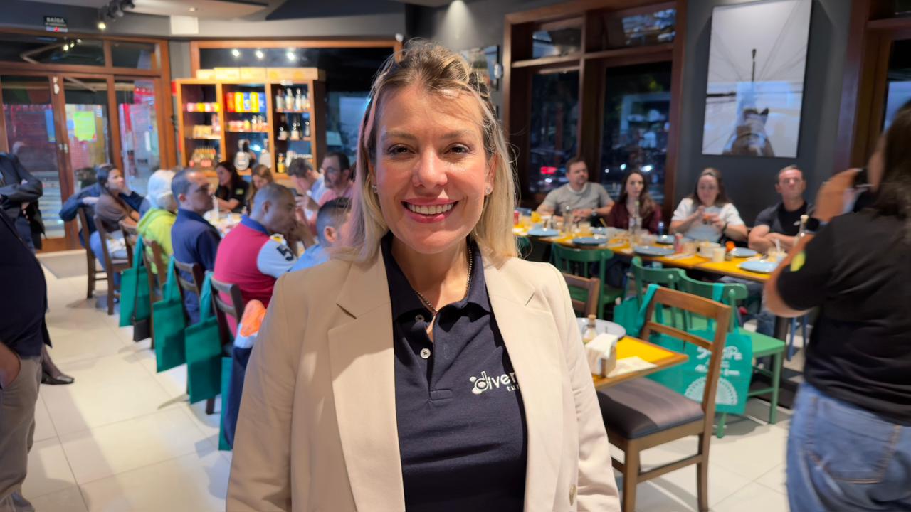 Thaís Orfano, da Diversa Operadora, destacou a relevância da ação e da parceria com a Setur / Foto: Marcos Pako/Setur