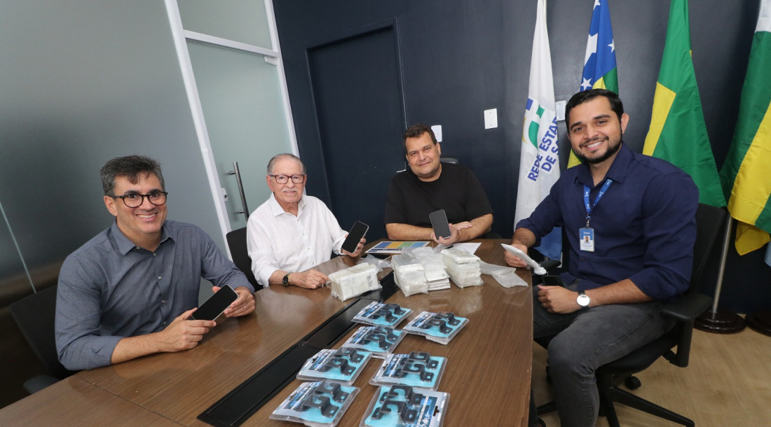 Receita Federal, por meio da Sead, destinou 40 aparelhos celulares e 200 suportes para computador à SES / Fotos: Valter Sobrinho