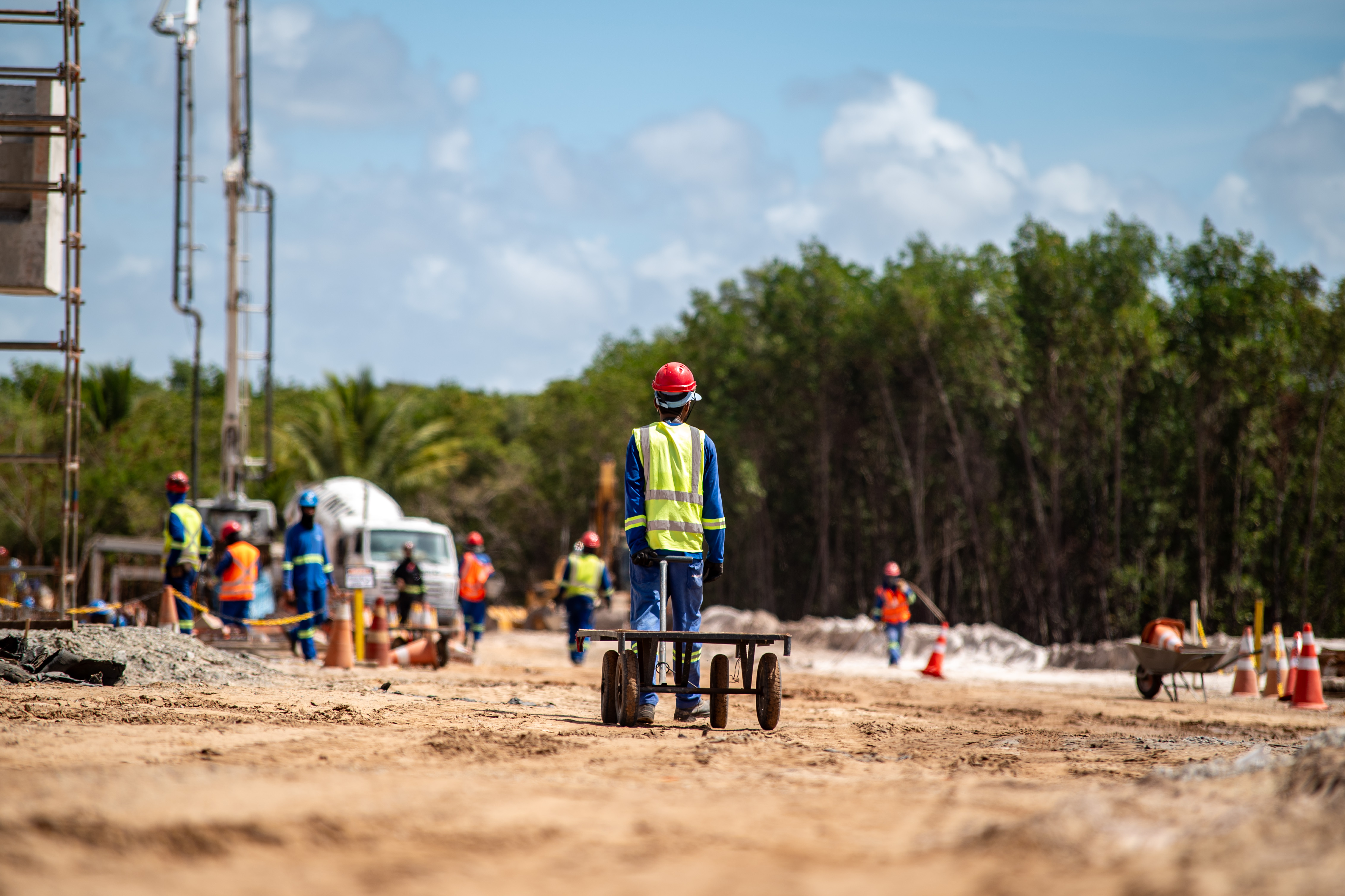 Investimentos em obras como o Complexo Viário Maria do Carmo impulsionam a geração de emprego e renda no estado // Foto : Erick O'Hara