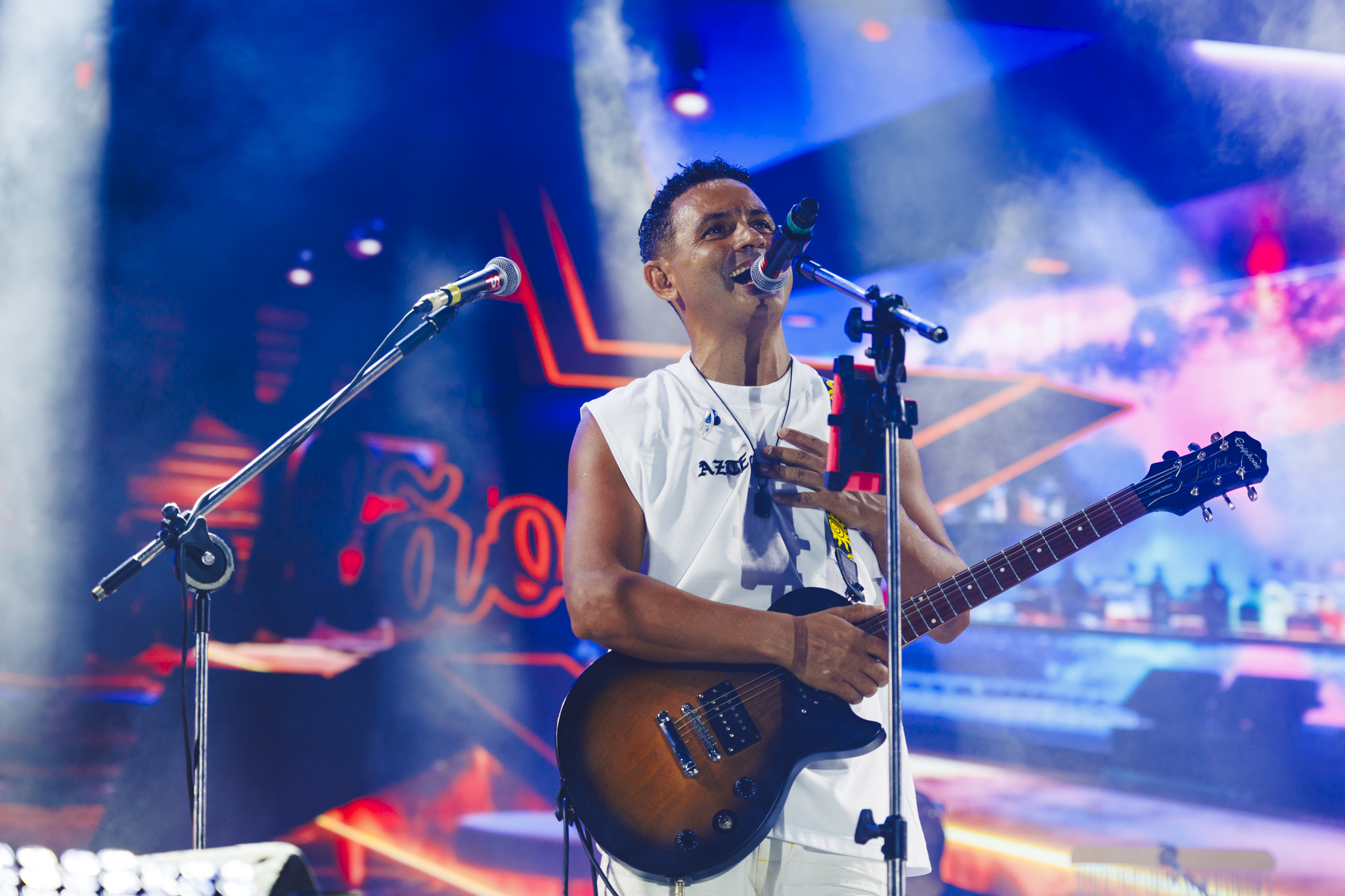 Robert Pankadão foi a primeira atração da noite, com um repertório de axé que levantou a energia do público / Foto: Igor Matias