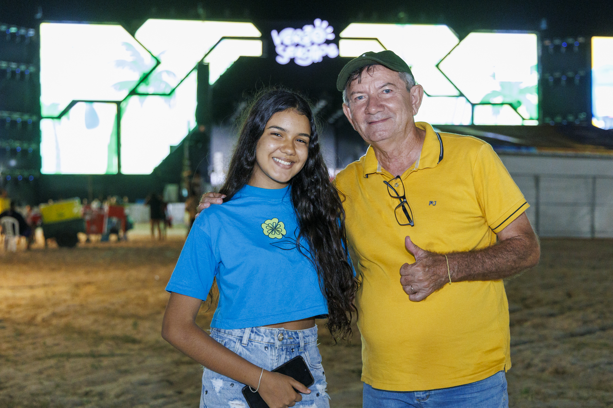 Servidor público Alberto Dias Bezerra chegou cedo ao festejo acompanhado da sobrinha, Maise Freire, e da família