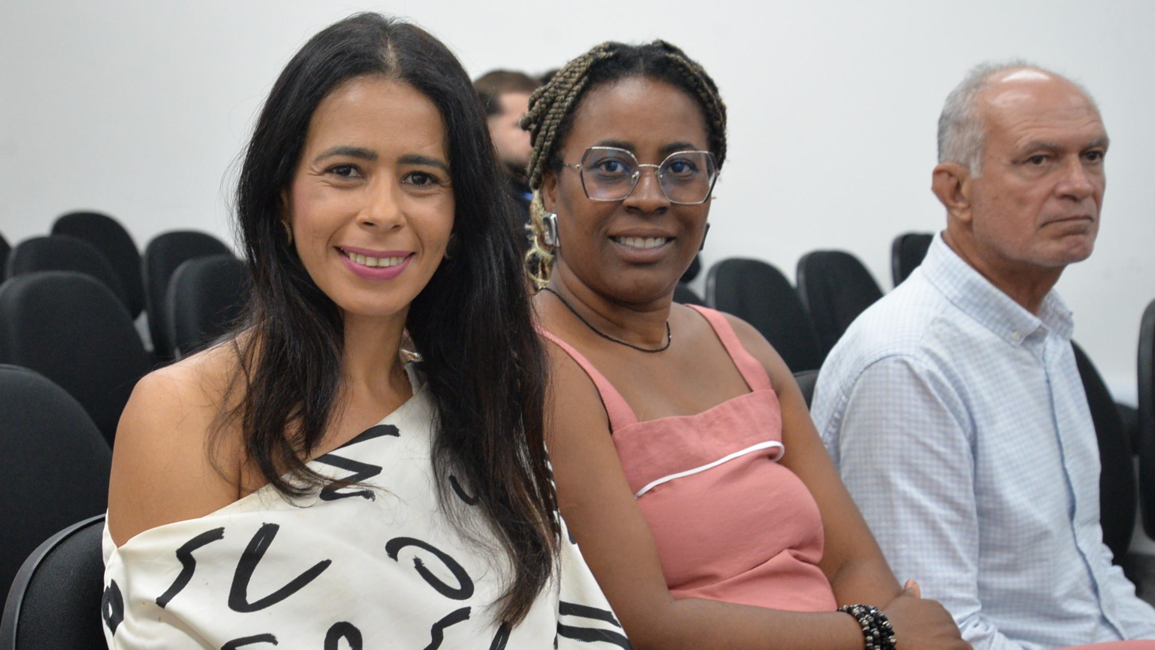 Gestora da DRE 2, Daniela Silva (à esquerda)