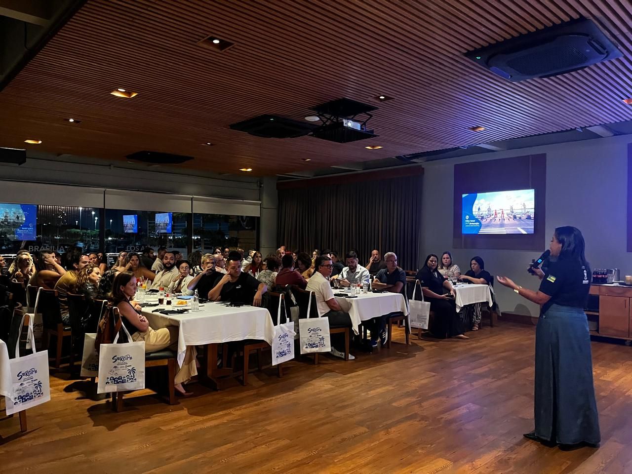 A turismóloga Naime Melo, da ABIH/SE, destaca os principais atrativos turísticos sergipanos