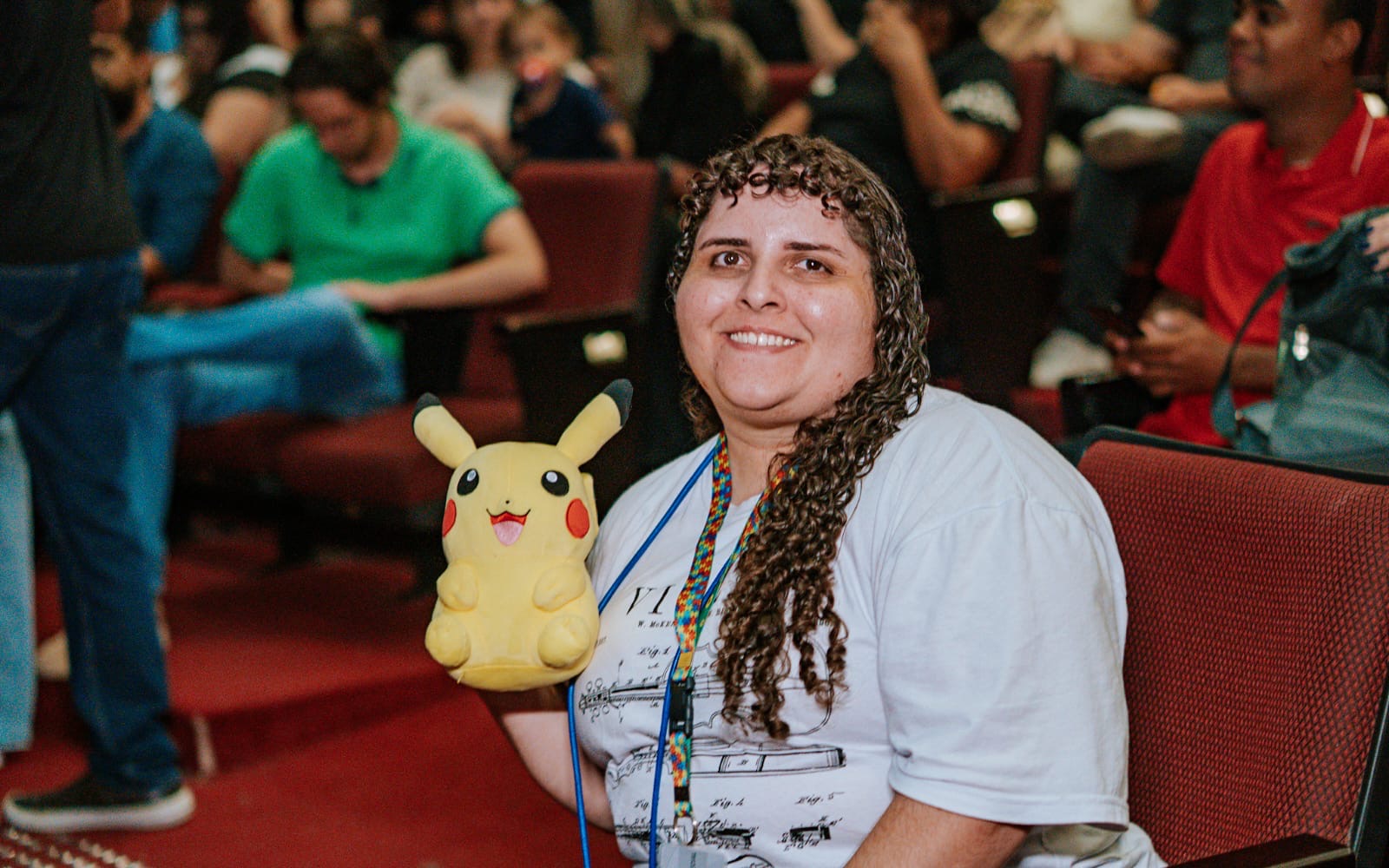 A estudante de música Maria Carolina acompanhou o concerto com entusiasmo