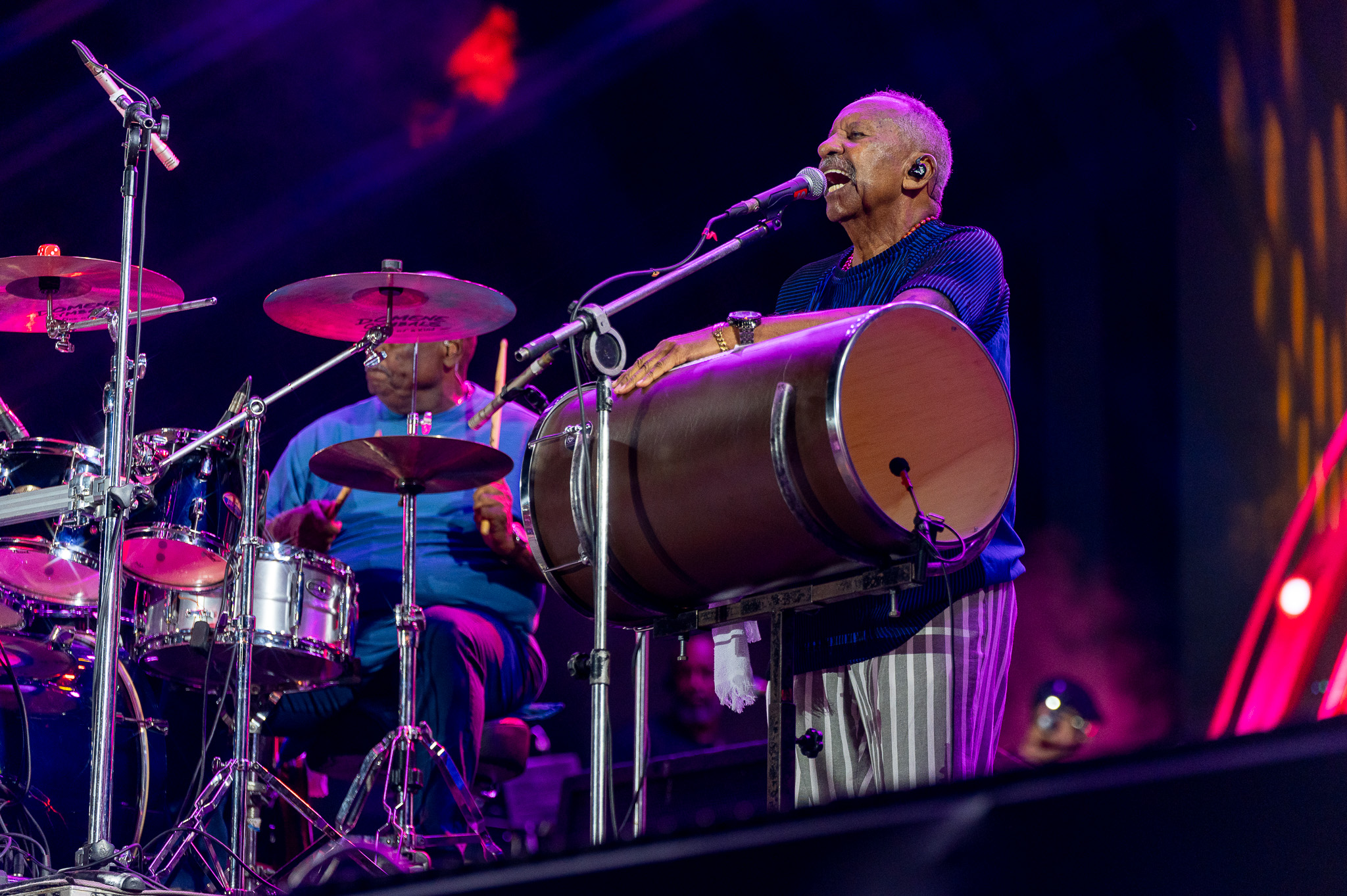 O samba ganhou protagonismo com o Fundo de Quintal, que levou ao Abaís clássicos que atravessam gerações e reforçou a força do gênero na programação da noite//Foto: Thiago Santos