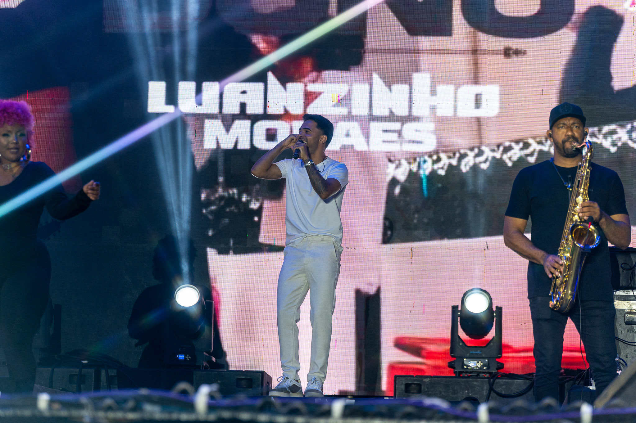 Encerrando a sexta-feira, Luanzinho Moraes manteve a animação até altas horas da madrugada com o ritmo arrocha//Foto: Thiago Santos