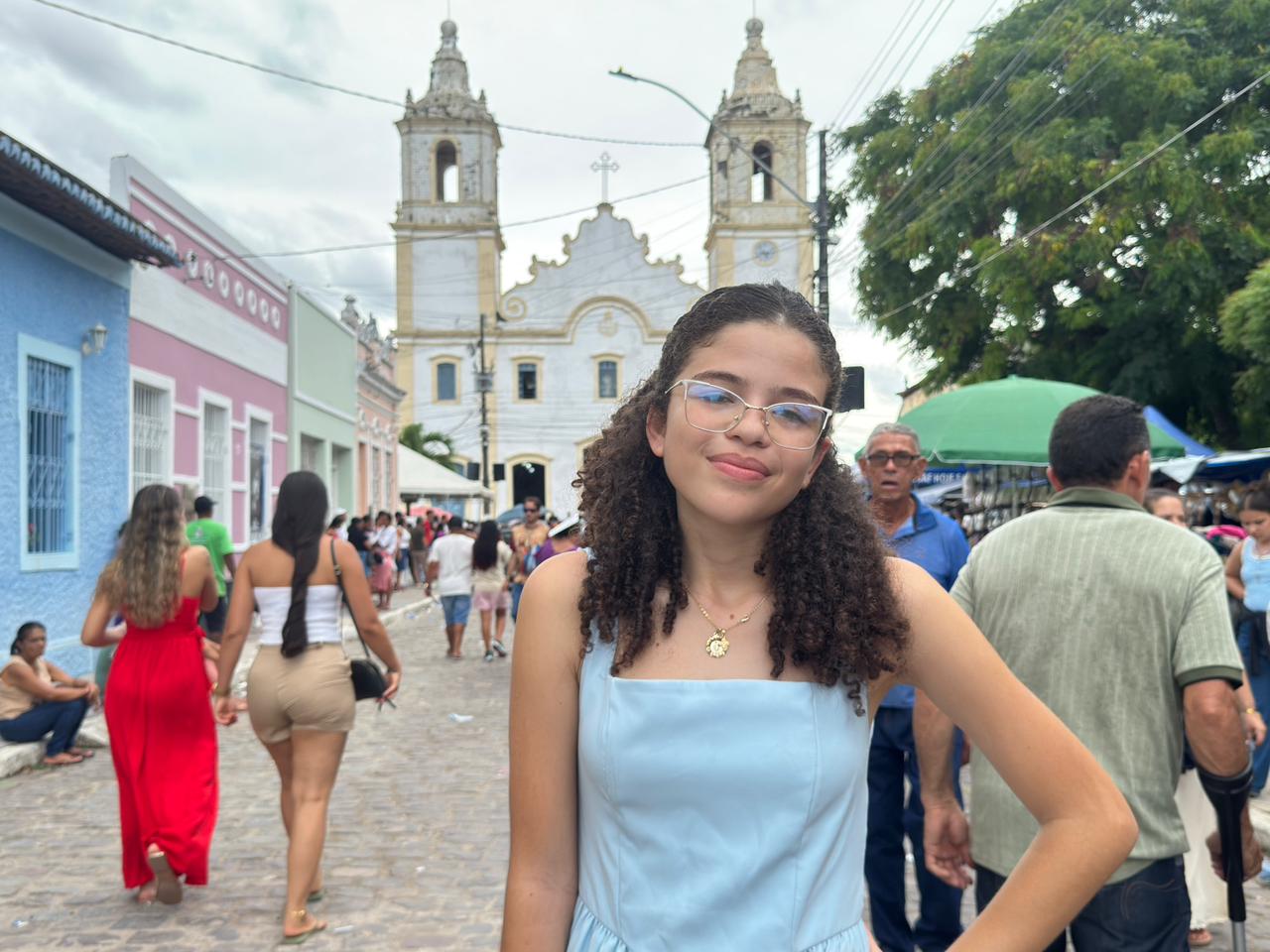 A estudante Mayuane Santana foi agradecer pelas bençãos / Foto: Pietro Lobo/Setur