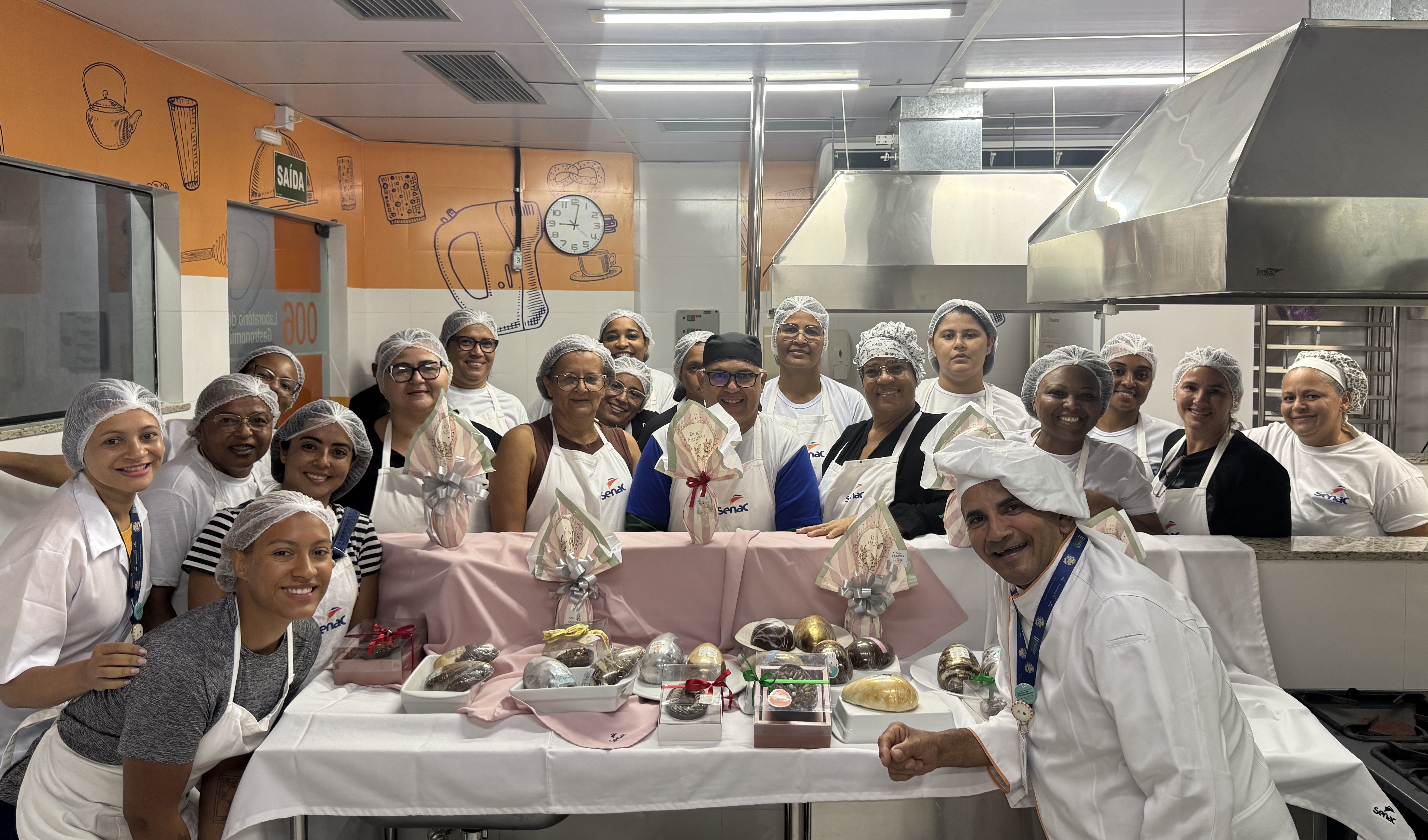 Turma de Preparação de Ovos de Pascoa | Fotos: Leonardo Mecenas