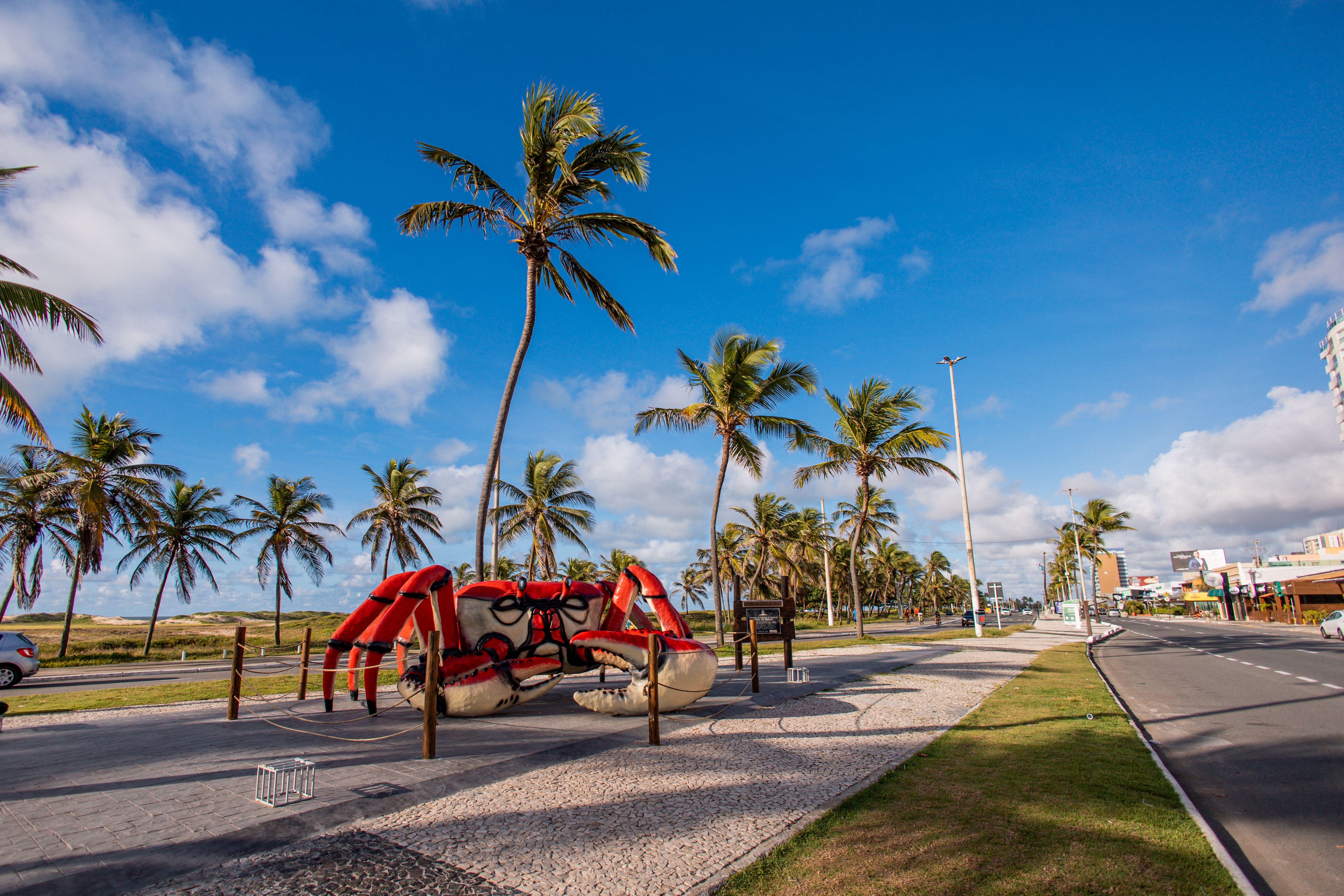 Passarela do Caranguejo, onde a gastronomia sergipana é evidenciada, é famosa pelo crustáceo gigante / Foto: Max Carlos/Setur