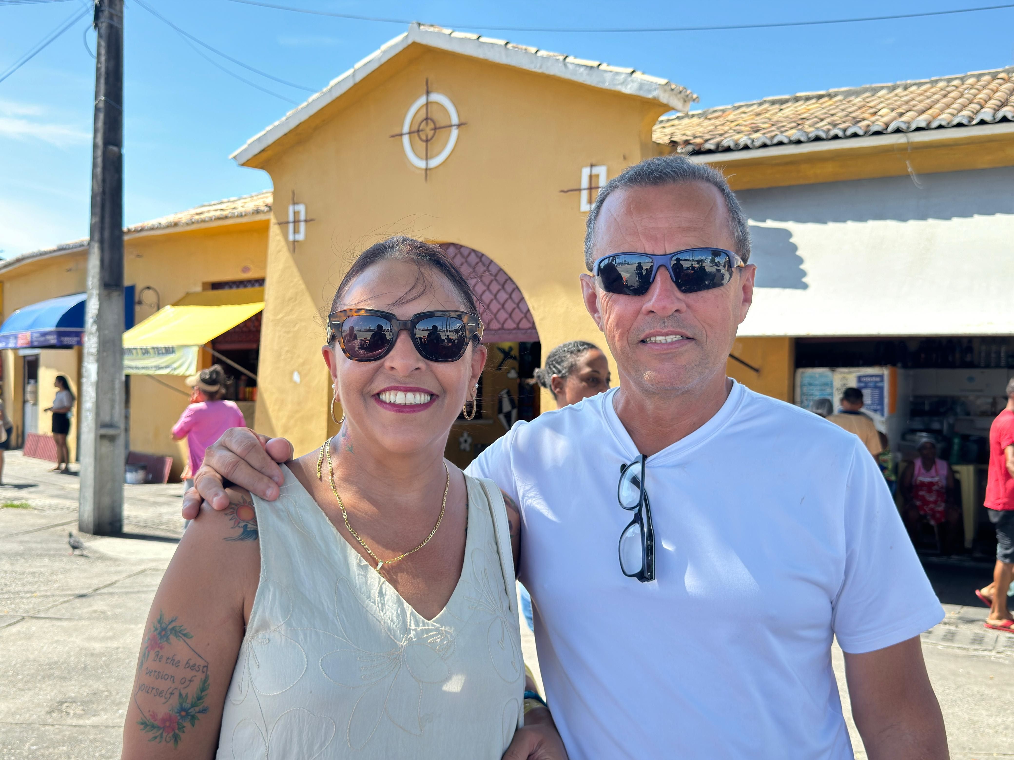 O casal Adenawer e Nádia Grisson veio de Governador Valadares (MG) a convite de uma prima para conhecer Aracaju / Foto: Pietro Lobo/Setur