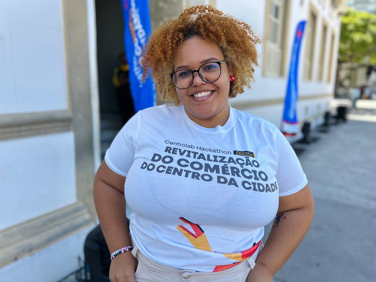 Para a publicitária Ellen dos Santos, o hackathon funciona como uma ponte necessária entre o frescor das novas ideias e as necessidades de quem movimenta o comércio no Centro