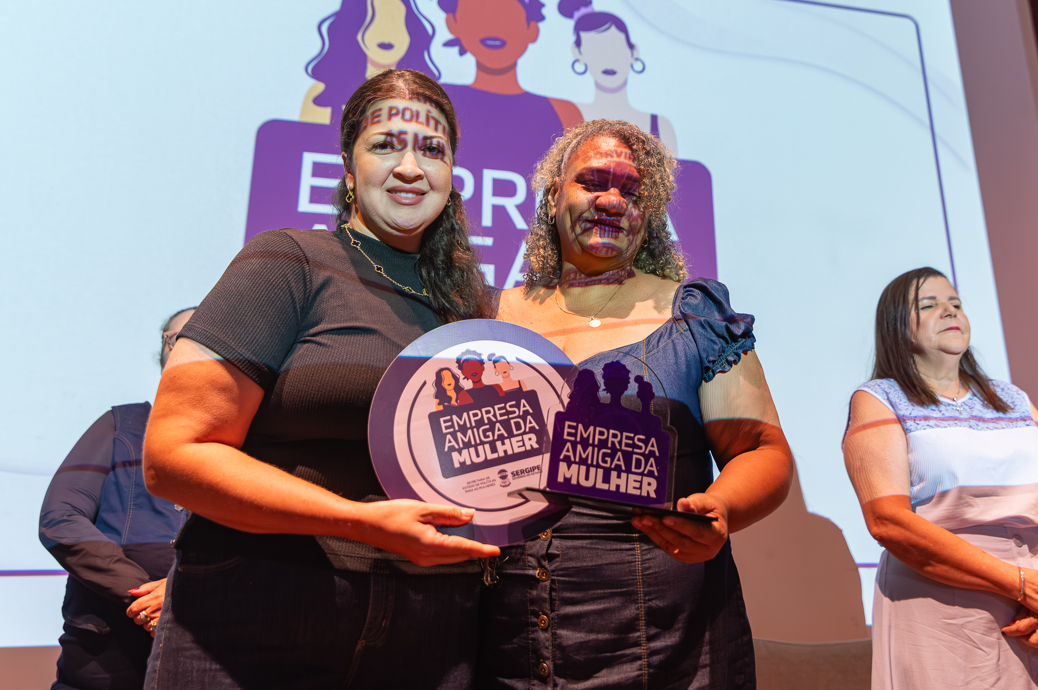 A advogada criminalista e presidente do Instituto Ressurgir Sergipe, Valdilene Oliveira, chamou atenção para a necessidade de conscientização das empresas e da sociedade sobre a realidade enfrentada por mulheres vítimas de violência