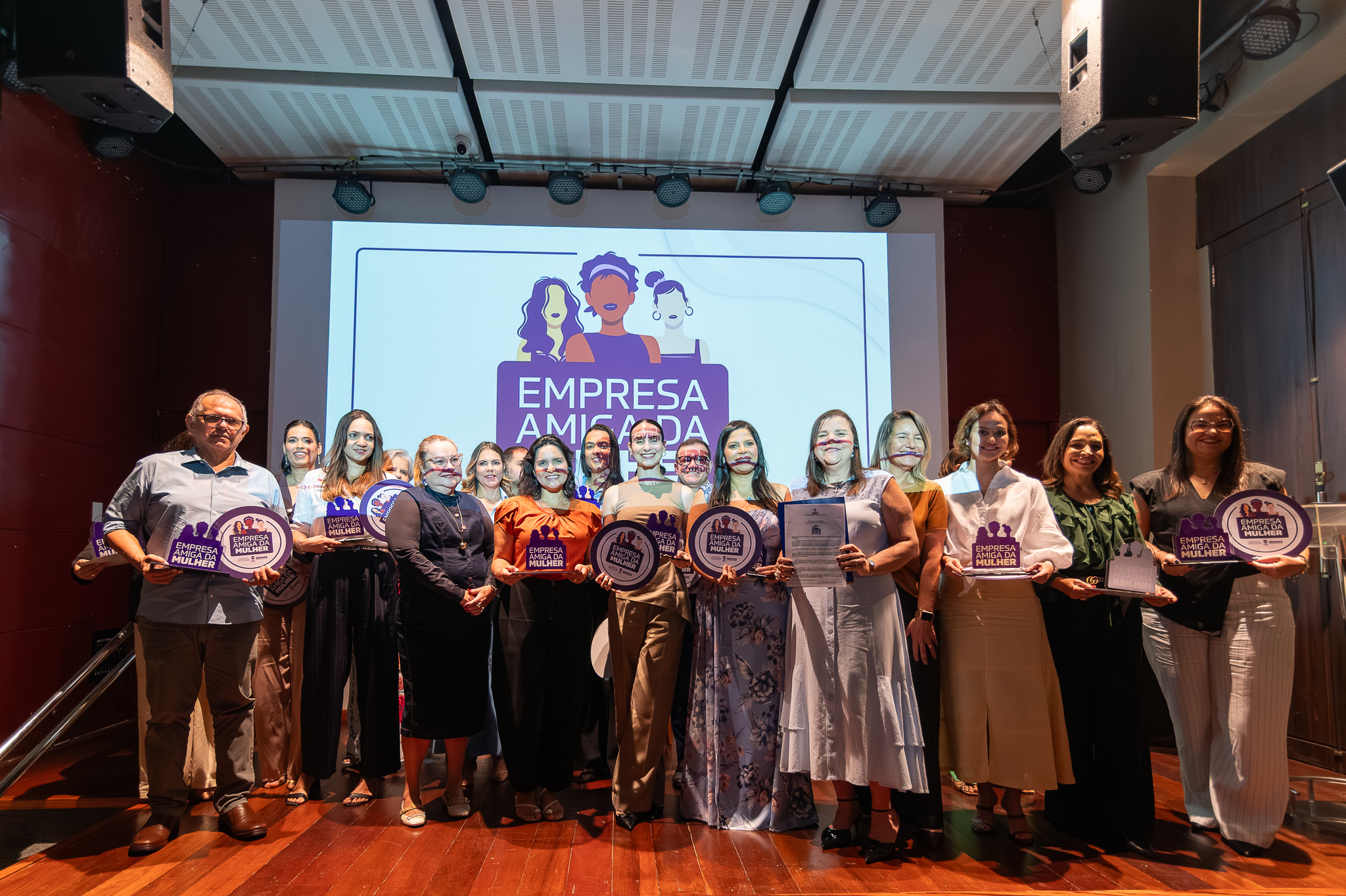 Iniciativa da SPM reconhece empresas que adotam práticas de valorização, proteção e respeito às mulheres no ambiente de trabalho