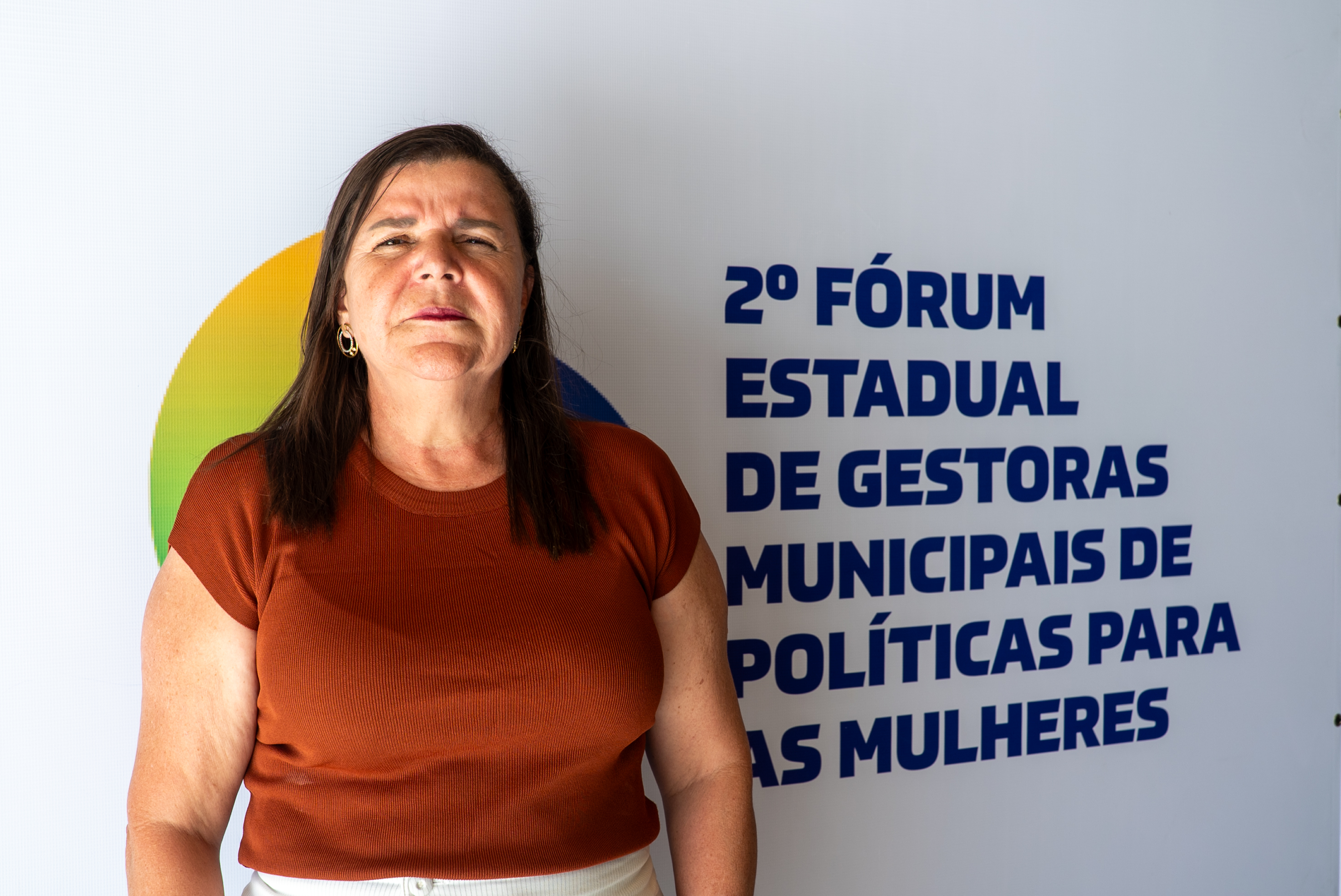 Durante a abertura, a secretária de Estado de Políticas para as Mulheres, Georlize Teles, destacou a importância do encontro como espaço de construção coletiva e fortalecimento institucional