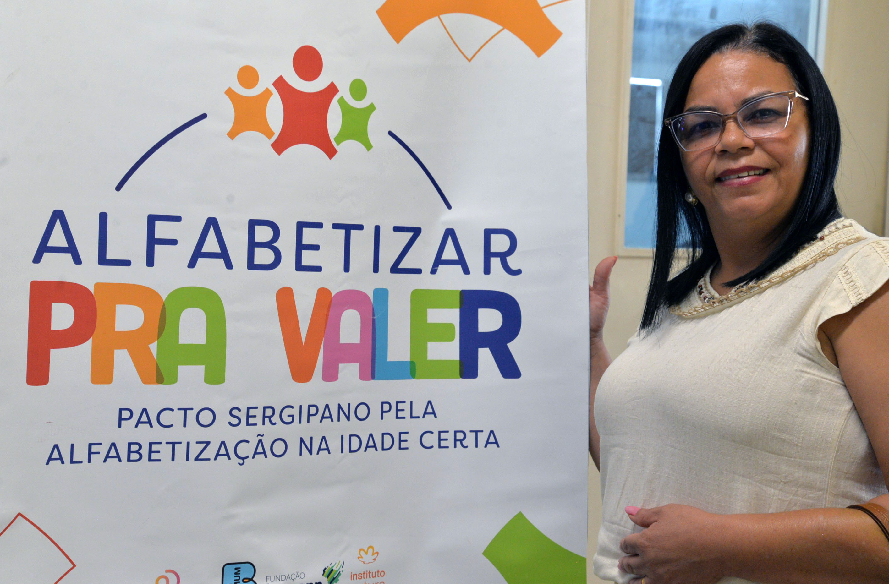 Diretora da Escola Municipal Antônio Ayres, Maria Conceição dos Santos Olímpio