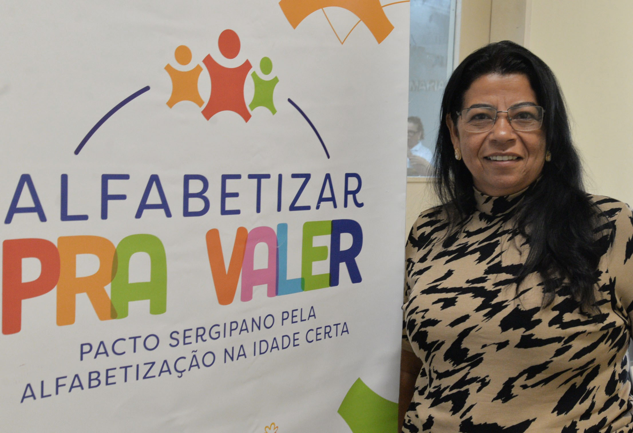 Diretora da Escola Municipal Thomaz Alves de Andrade, Josefa Rozangêla Batista Araújo